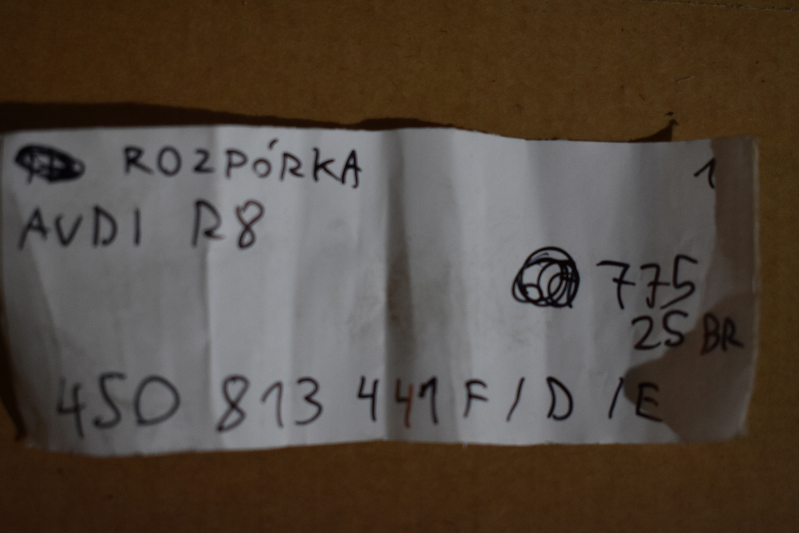 IDEALNA podpěra AUDI R8 1
