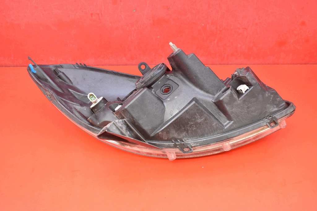 REFLEKTOR left light front EU 8200733878 DACIA SANDERO 1 and 08-12