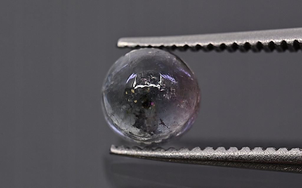 Turmalín kulatý kabošon fi 5,3 mm