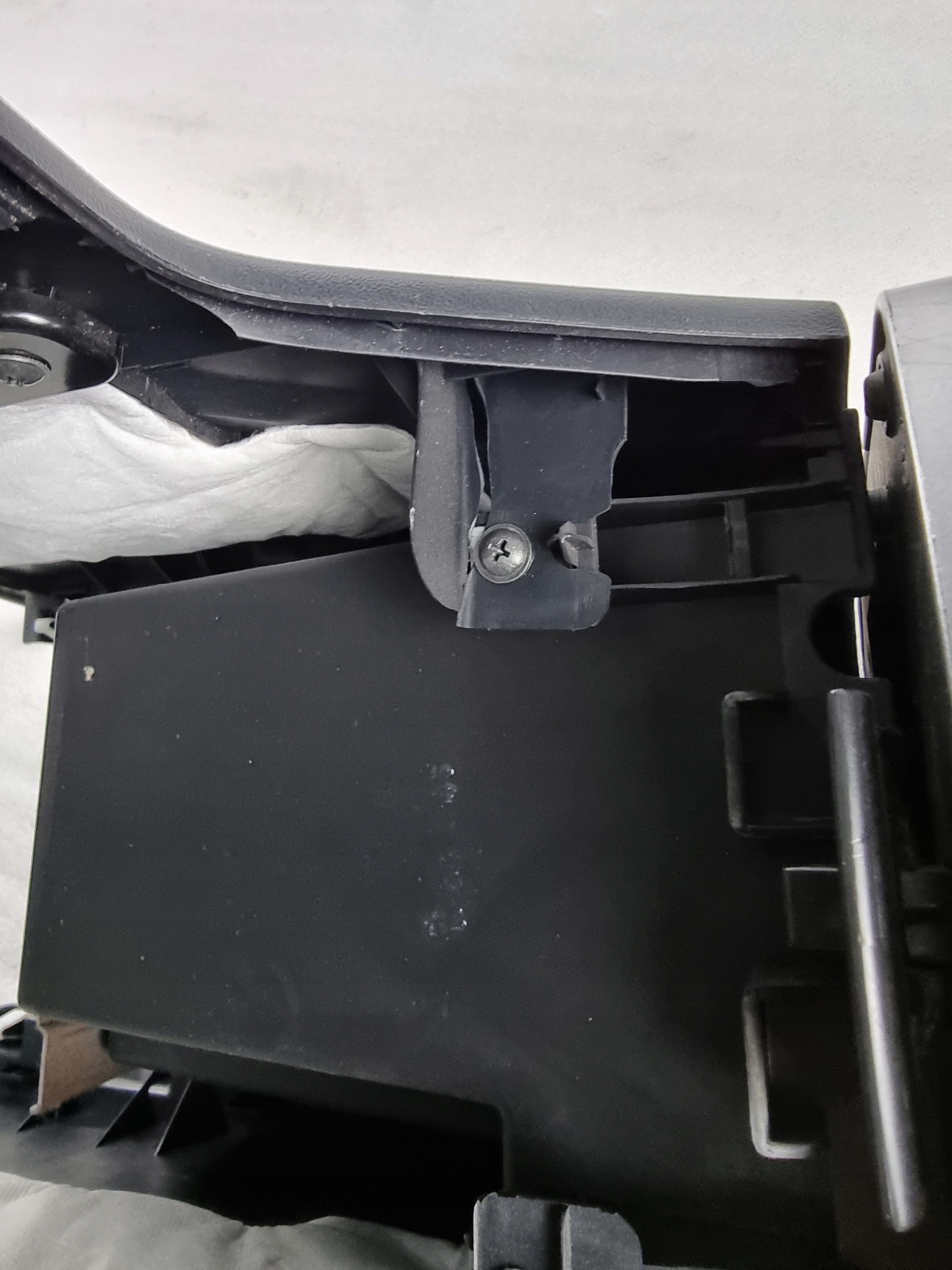 Hyundai IX35 тунель середина подлокотник