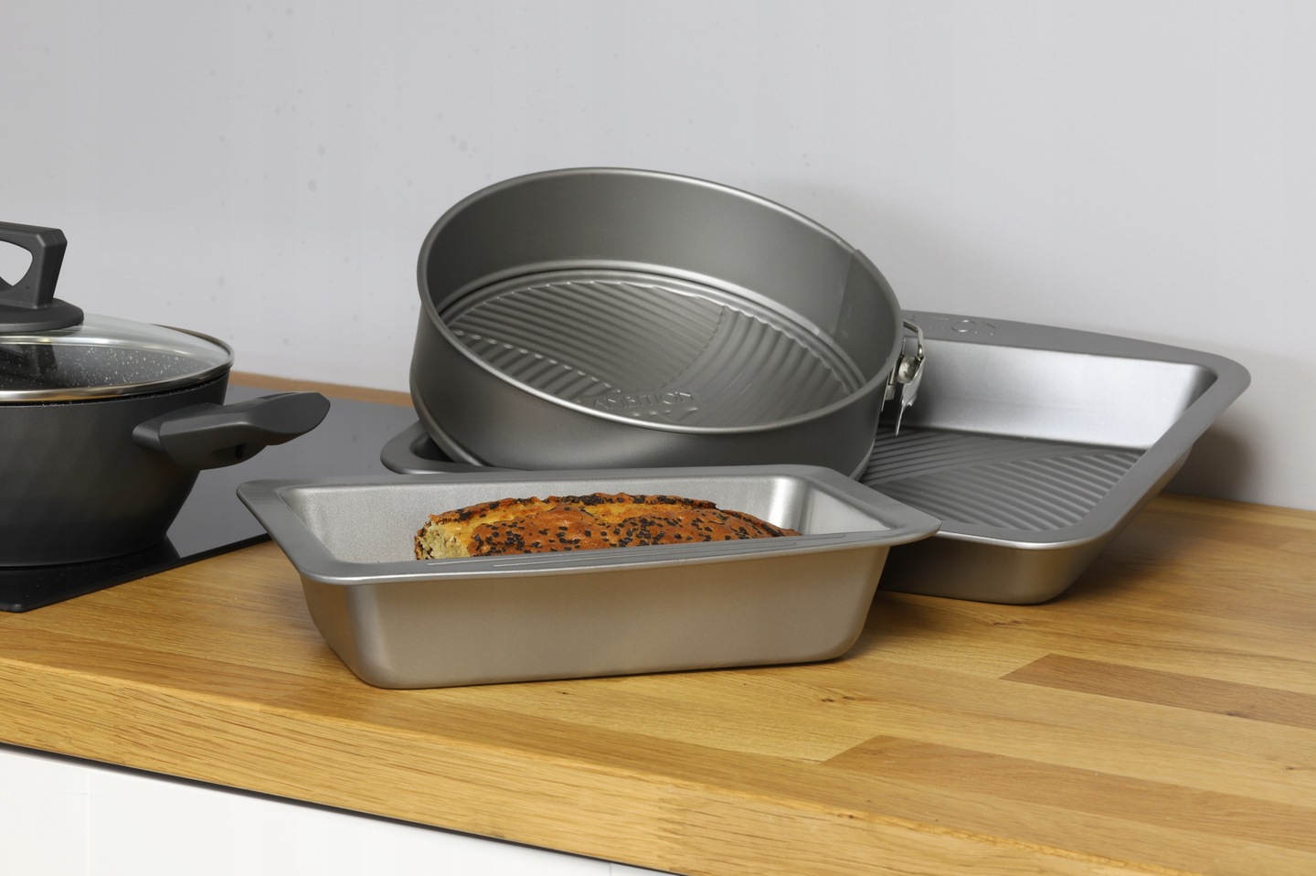 TORTOWNICA OKRĄGŁA WYSOKA 24 CM BLACHA DO CIASTA DO TORTU NIEPRZYWIERAJĄCA Rodzaj tortownica