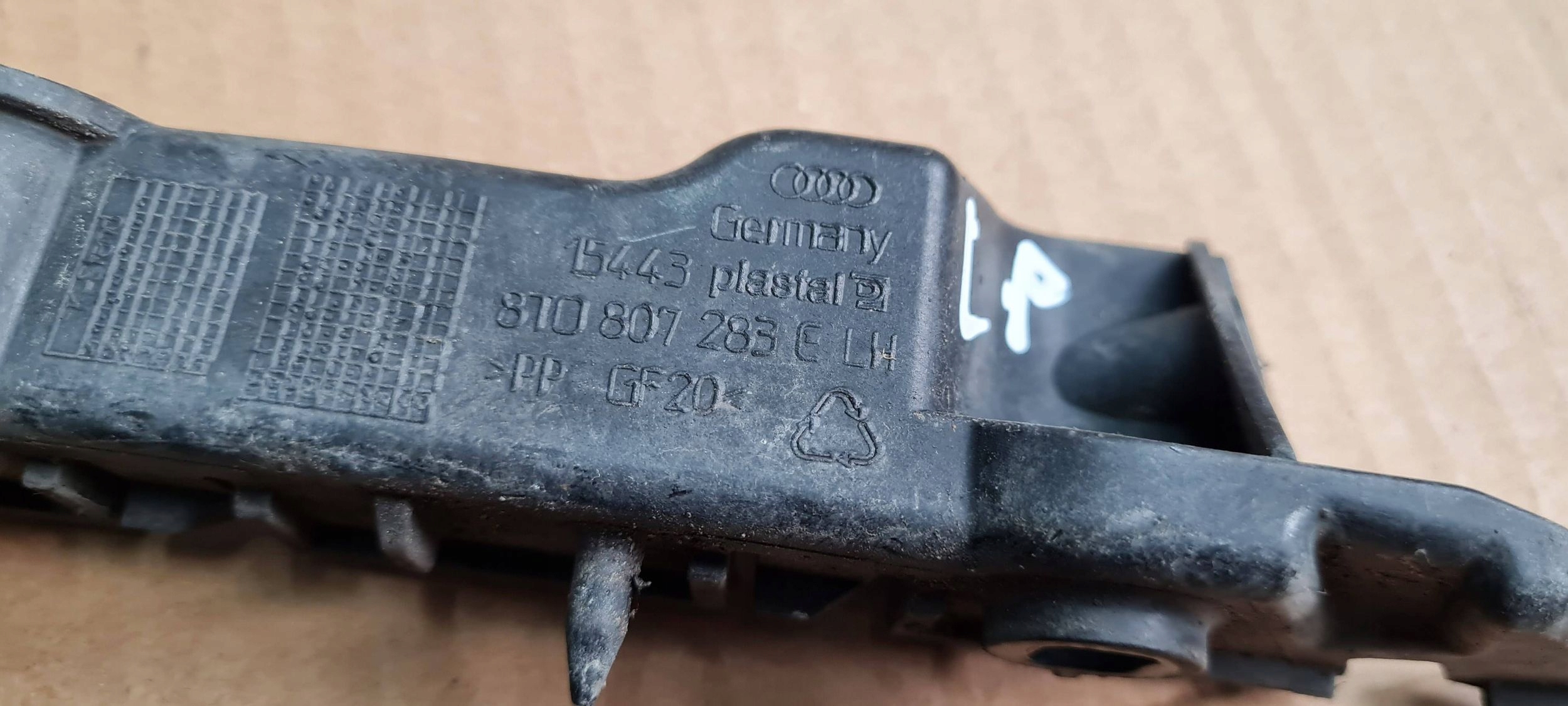 A5 8T LIFT S5 bracket holder of a bumper left front 8T0807283C