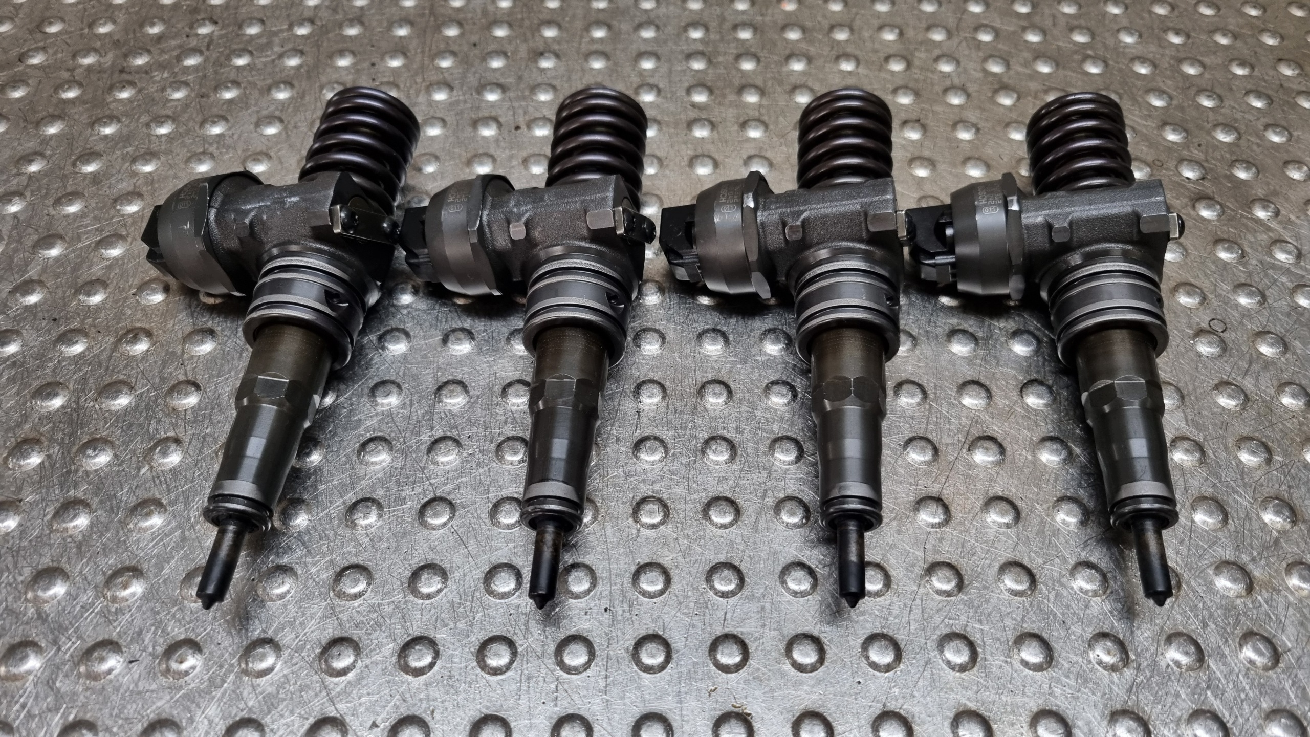 Einspritzdüse Einspritzdüse 038130073BQ VW PASSAT B6 GOLF V OCTAVIA II A3 8P 2.0 TDI