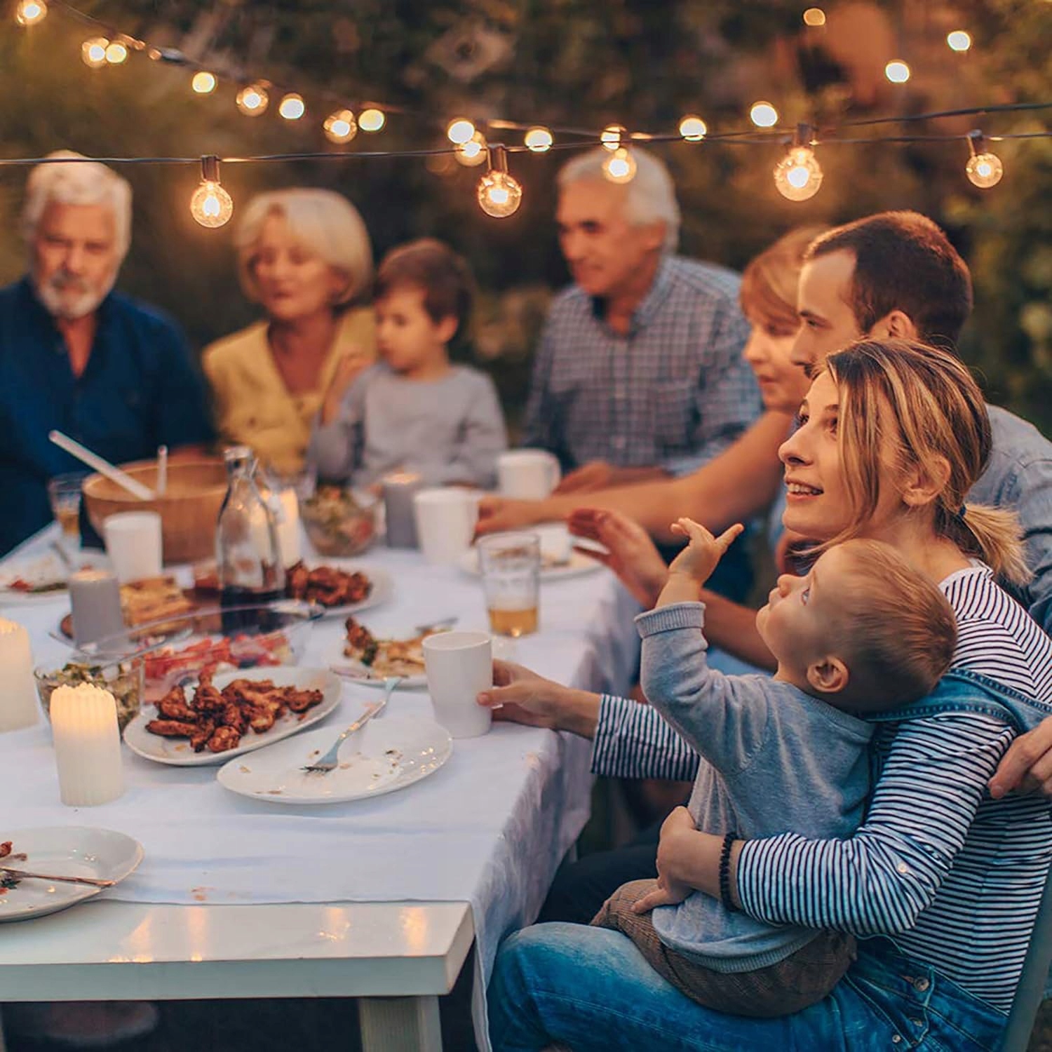 GIRLANDA SOLARNA LAMPKI ŁAŃCUCH ŚWIETLNY 10M 30+2 LED ŻARÓWKI G40 + PILOTA Zasilanie sieciowe