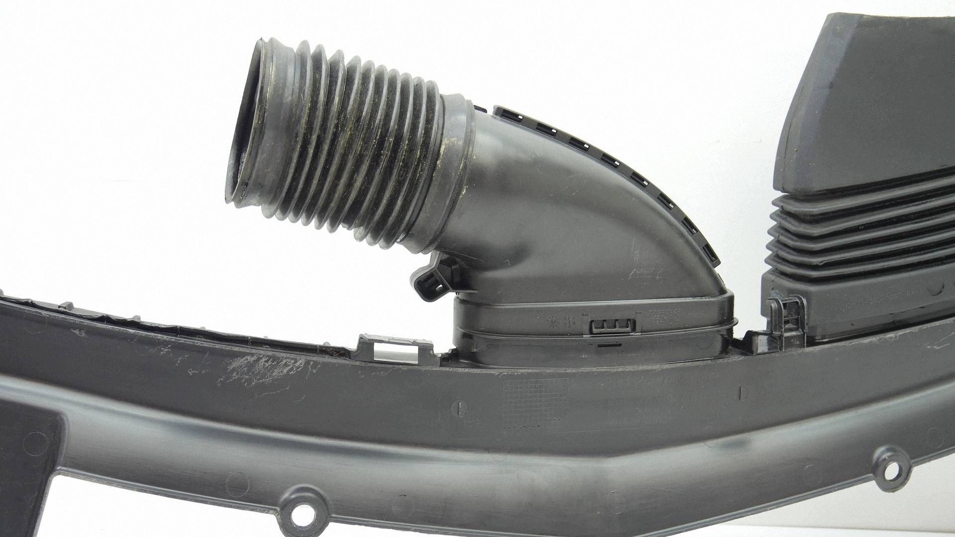 kryt stěny předního MERCEDES E W213 A2135000355