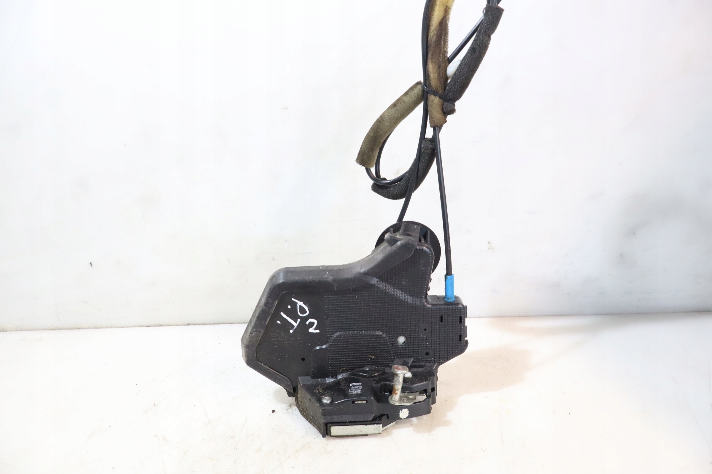 ЗАМОК ПРАВИЙ ЗАД. ДВЕРІ TOYOTA AVENSIS II T25