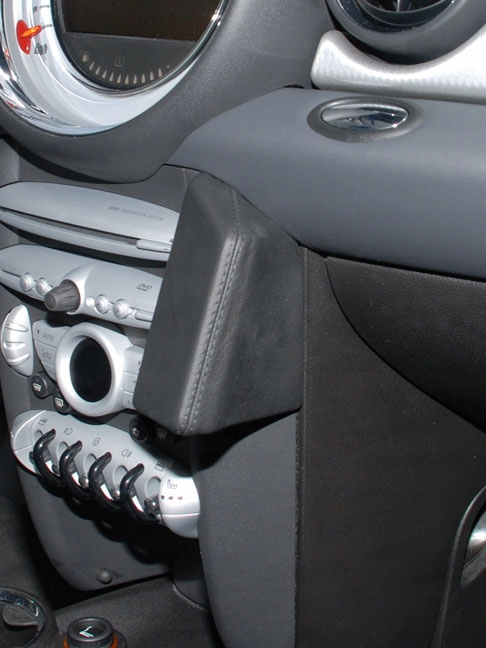 Držák na telefon Kuda Mini od roku 2006, staré navigační zařízení