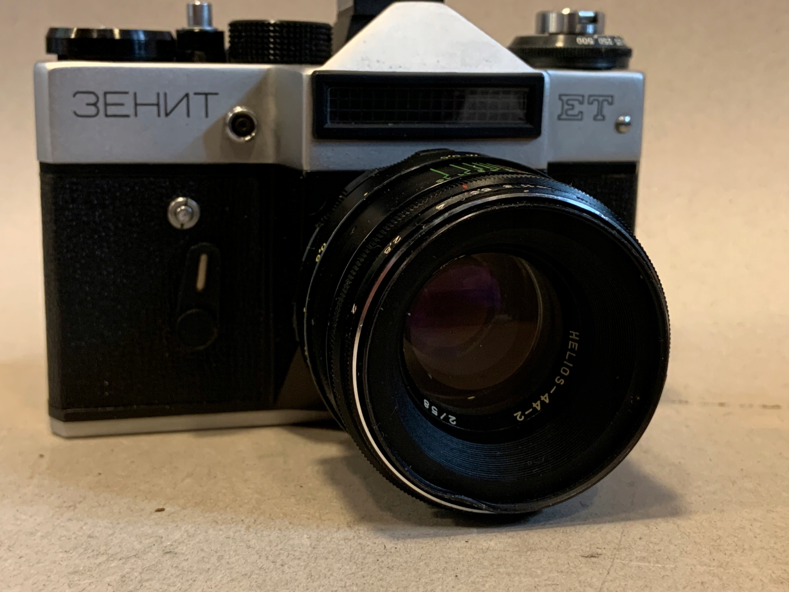 КАМЕРА ZENIT ET ОБЪЕКТИВ HELIOS 44M-2 2/58 ЧЕХОЛ