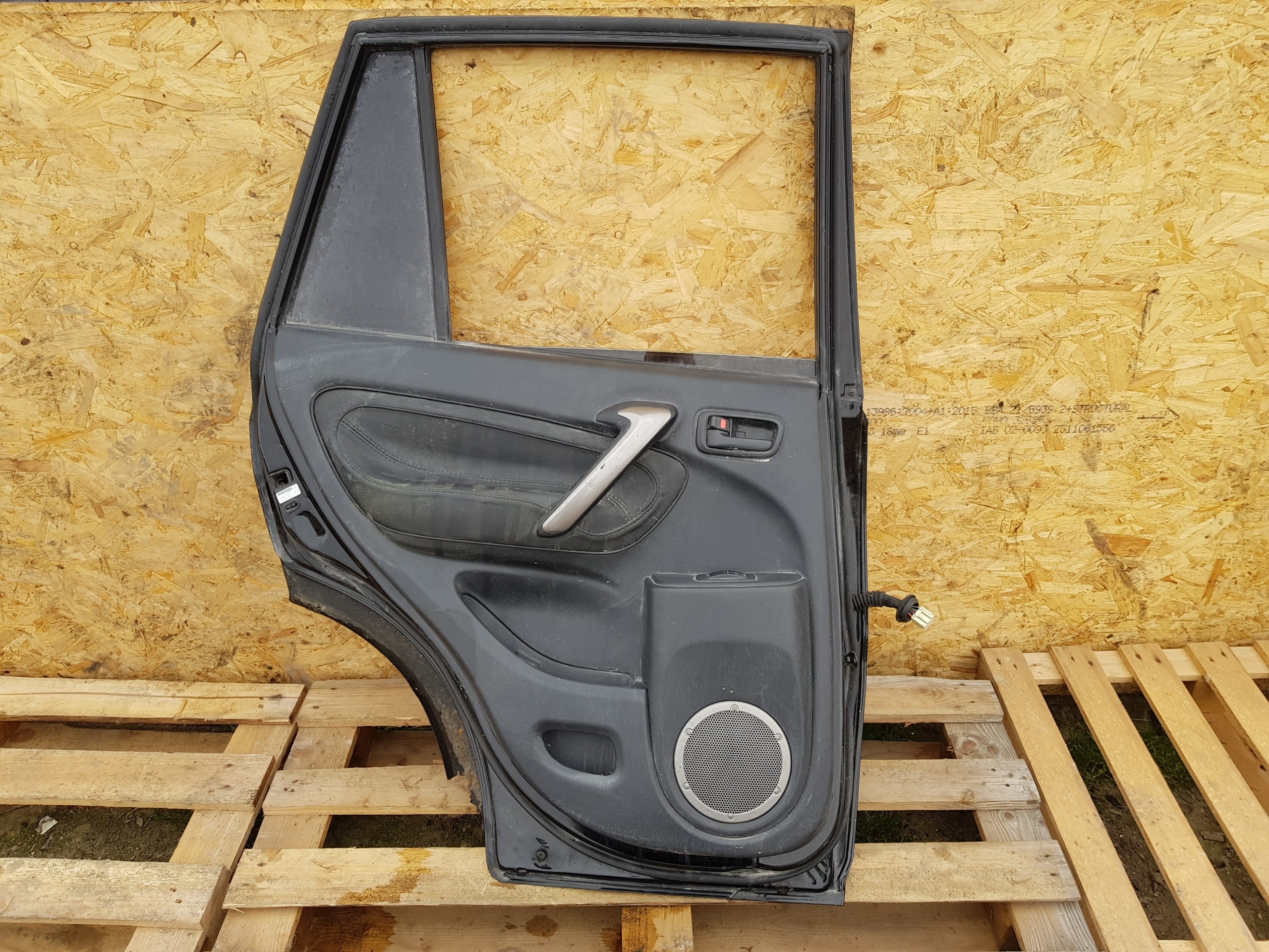 TOYOTA RAV4 II door rear part rear. left black,