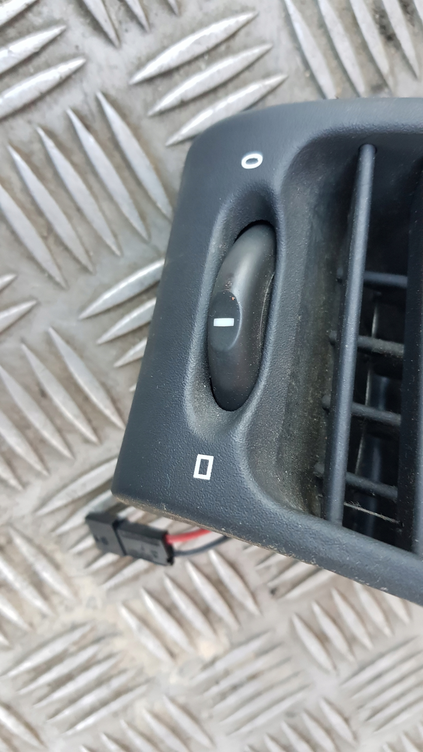 MERCEDES W208 right grid air conditioning devices of the dashboard KOKPITU
