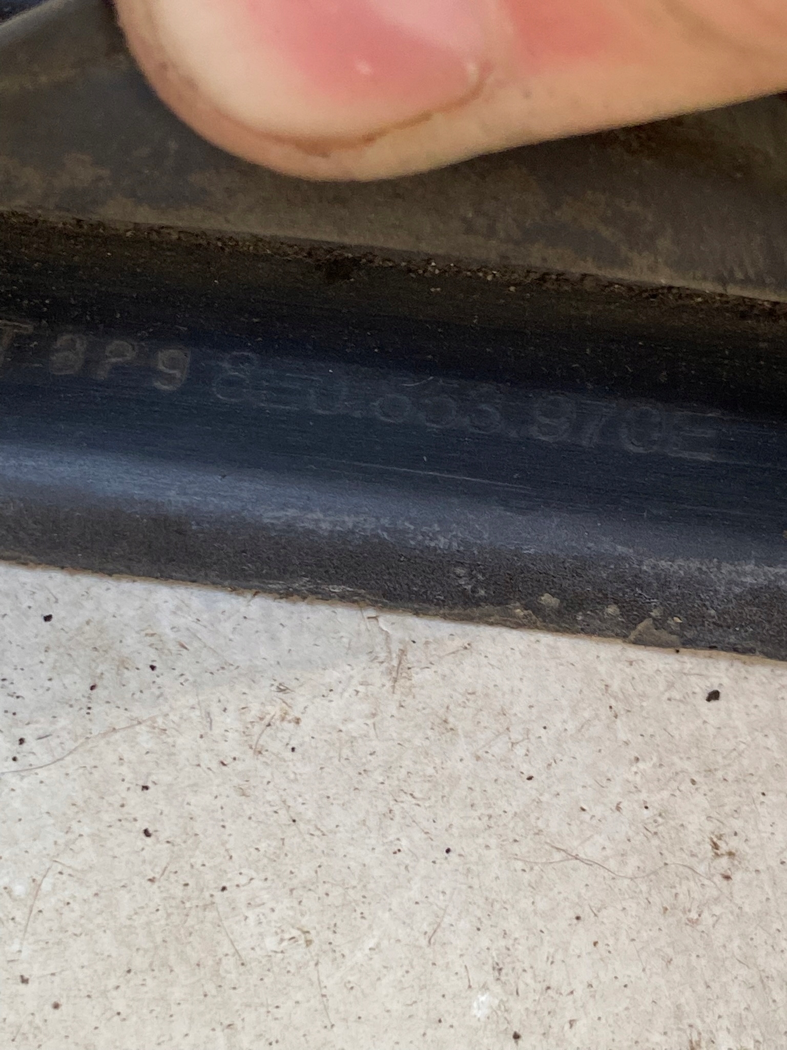 AUDI A4 B7 04- right moulding for door rear part 8E0853970E