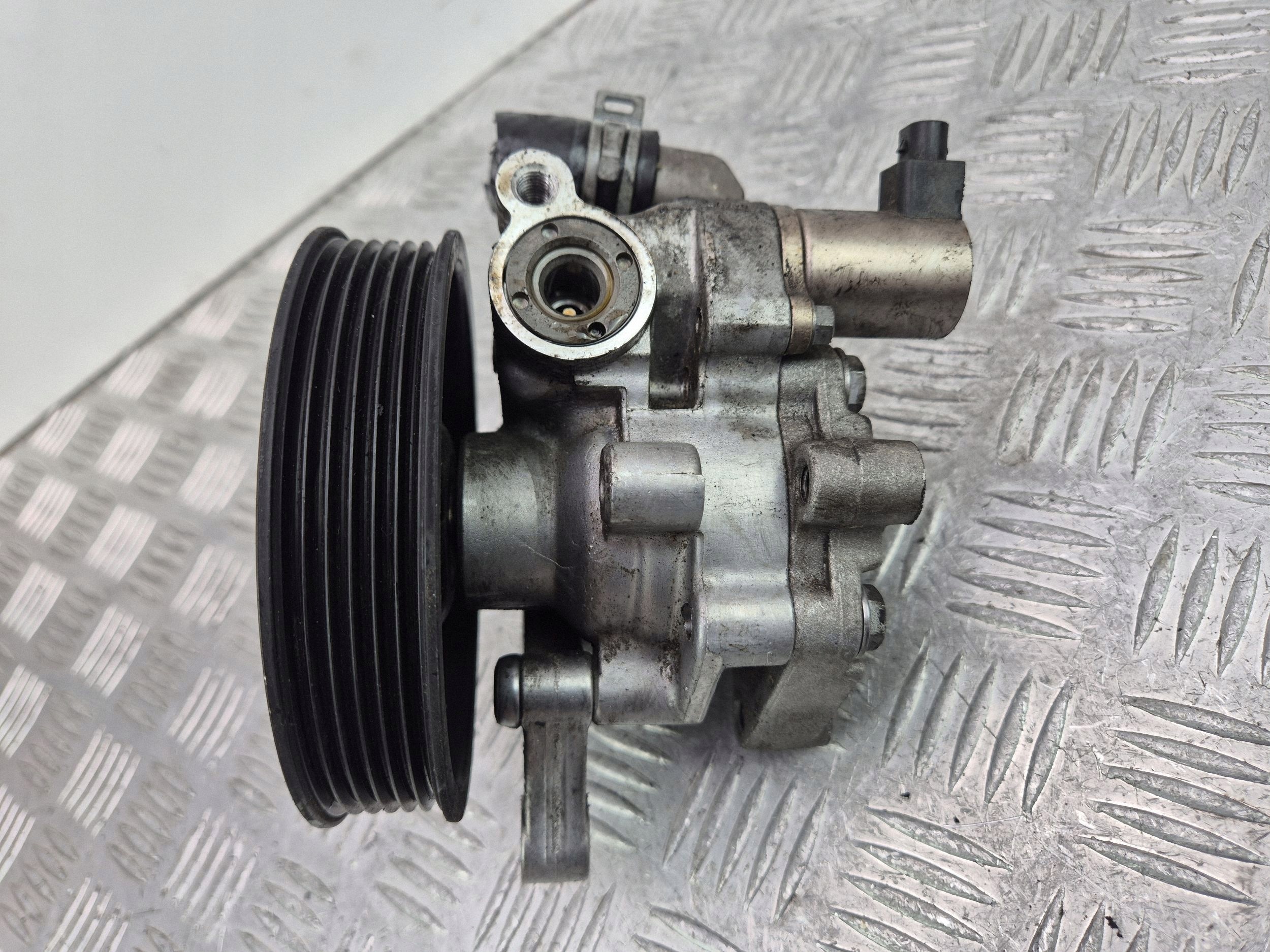 Mercedes C250 CGI W204 servo pump A0064666501