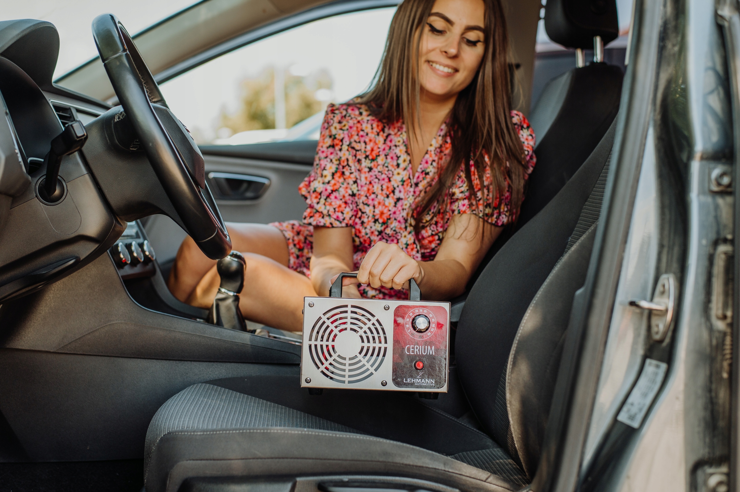 GENERATOR OZONU OZONATOR SKUTECZNA ELIMINACJA ZAPACHU PROFESJONALNY Waga produktu z opakowaniem jednostkowym 1.8 kg