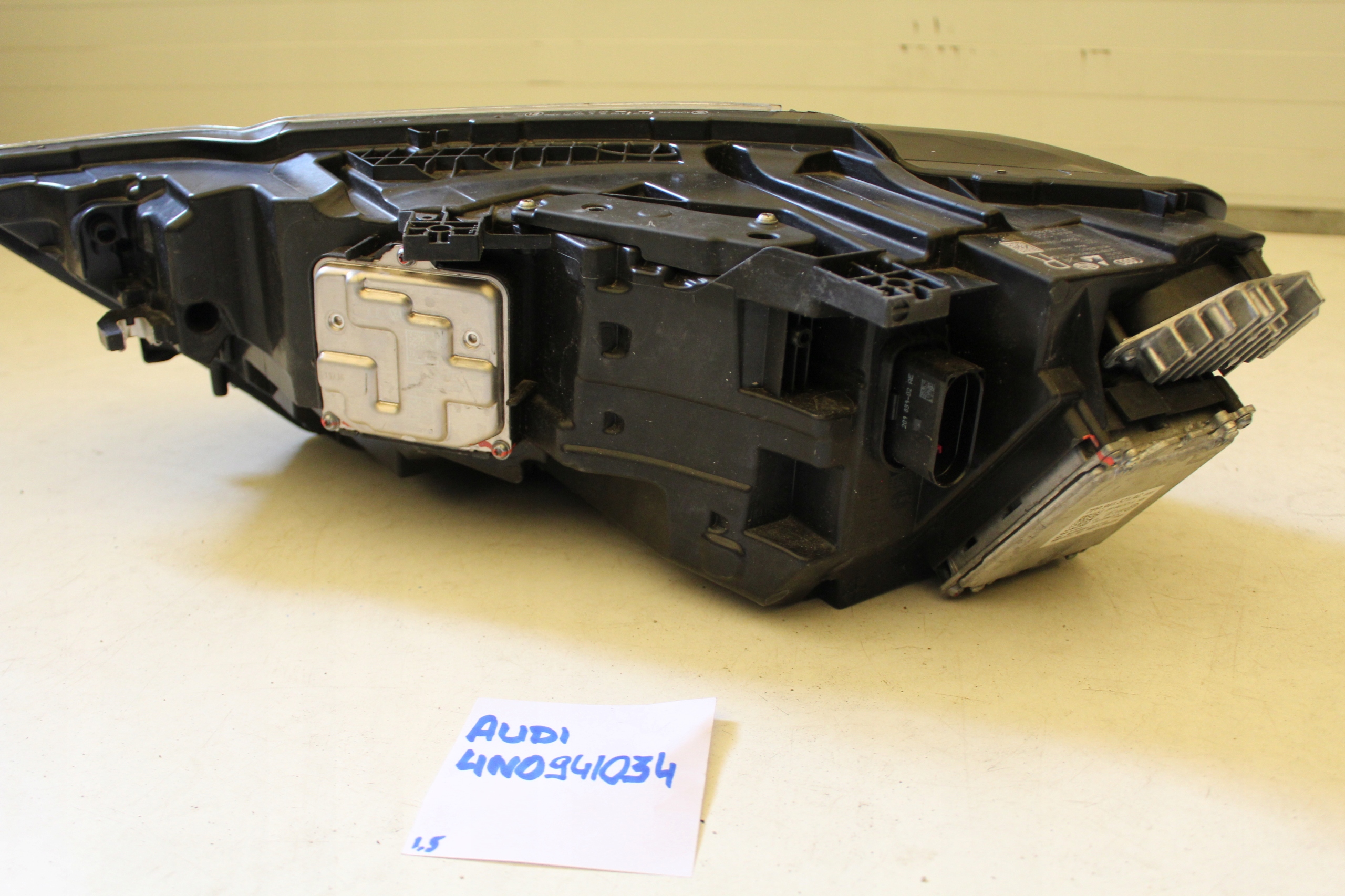 LAMPA PRAWA FULL LED AUDI A8 4N0 4N0941034 Rodzaj świateł mijania LED