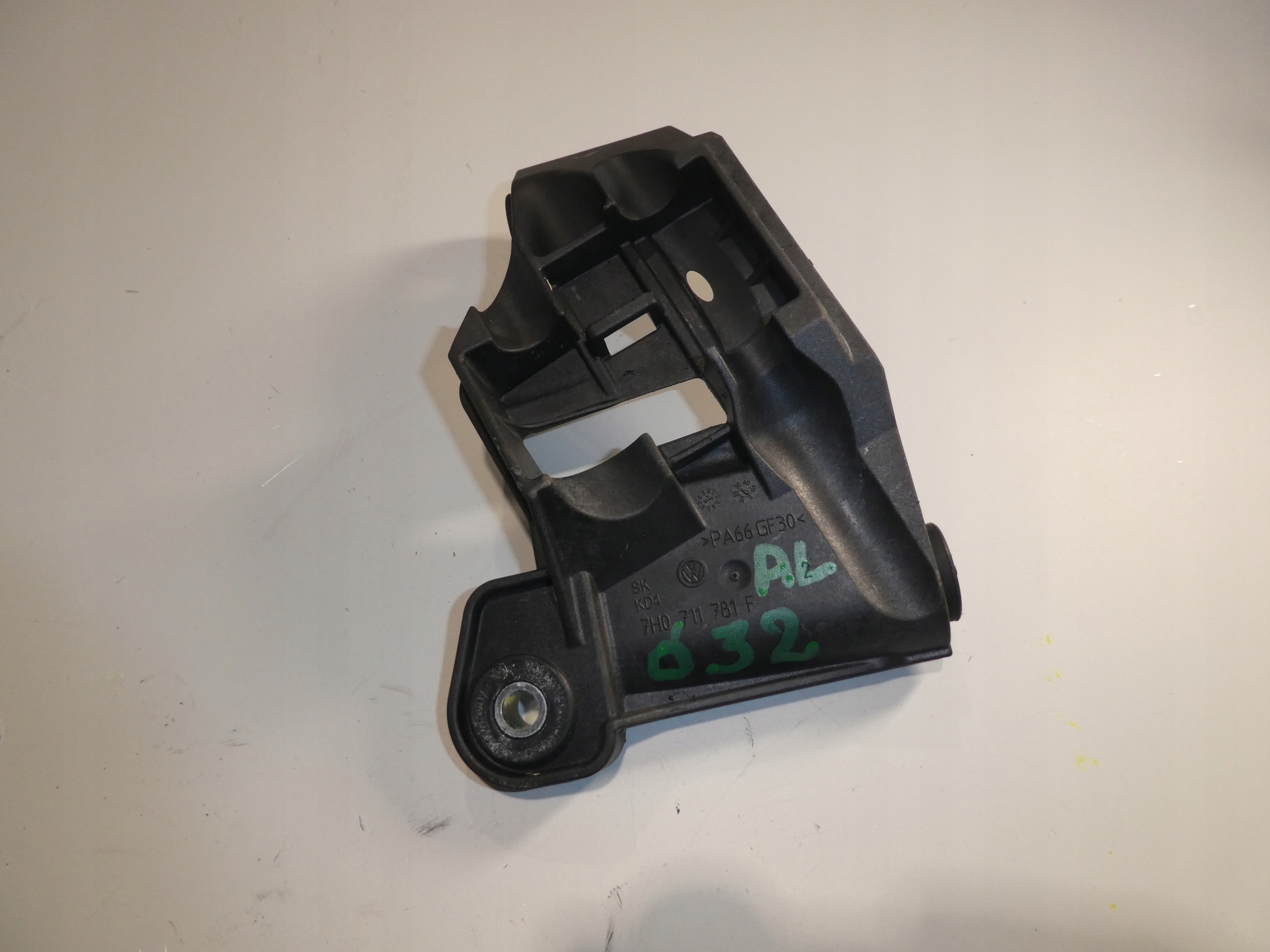 holder LINEK gearboxes VW T5 7H0711781F