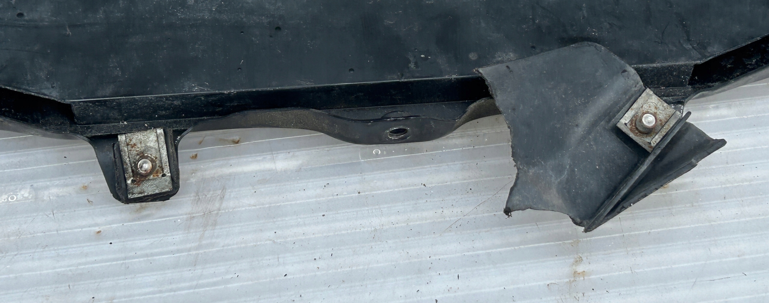 priečka horné steny predok BMW 7 F01