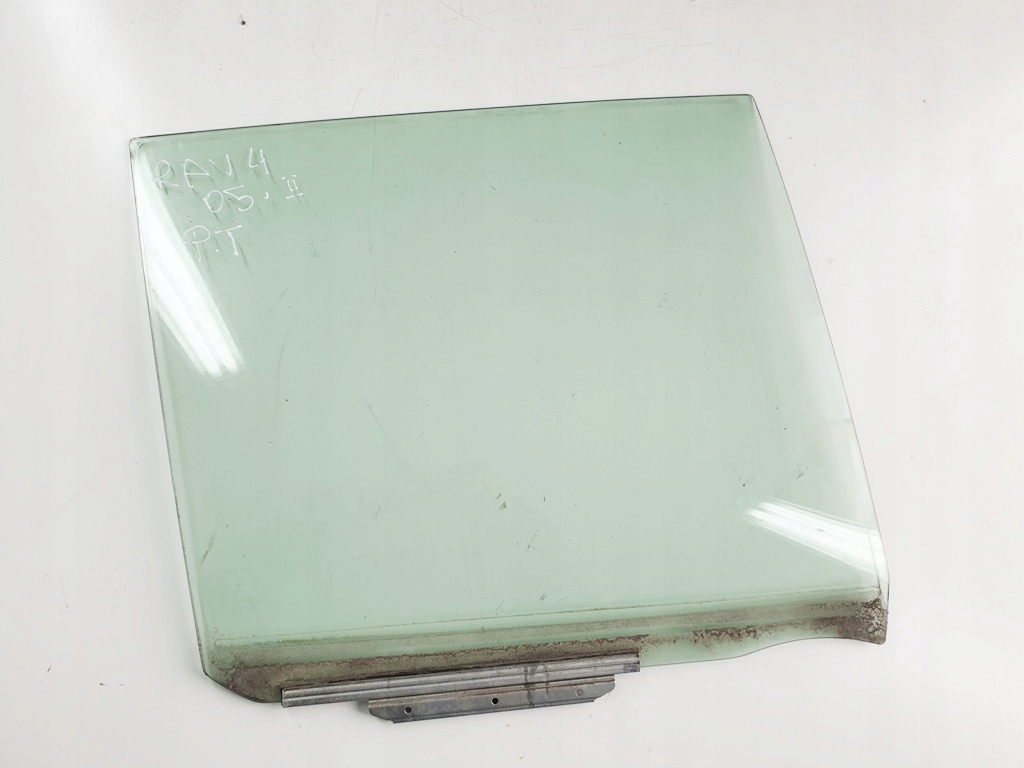 Toyota RAV4 II 00-05 lift 5d szyba drzwi prawy tyl