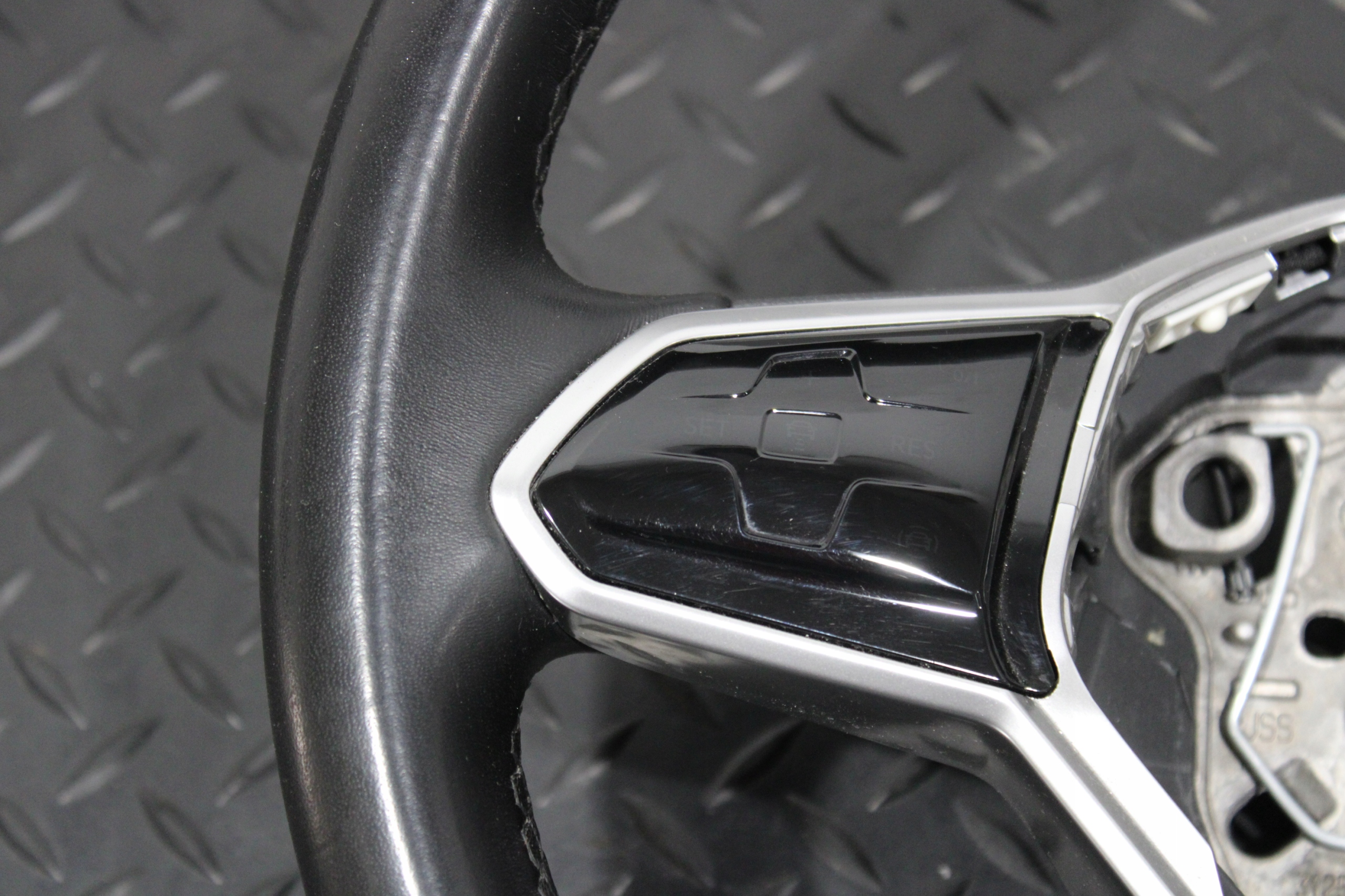 steering wheel, MULTIFUNKCJA with shifting VW TOUAREG III 3 760