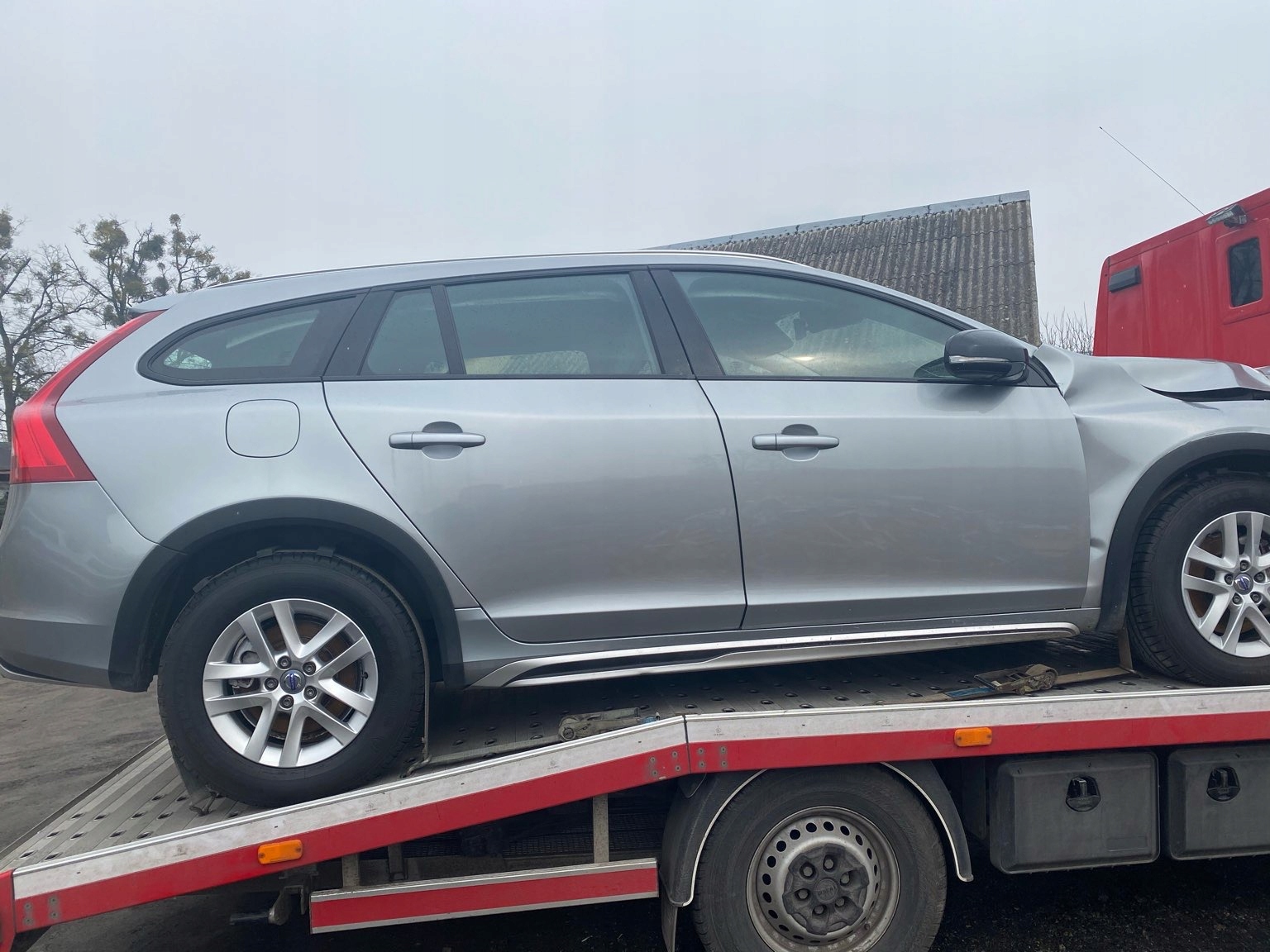 296 VOLVO V60 S60 DRZWI TYLNE PRAWE 721