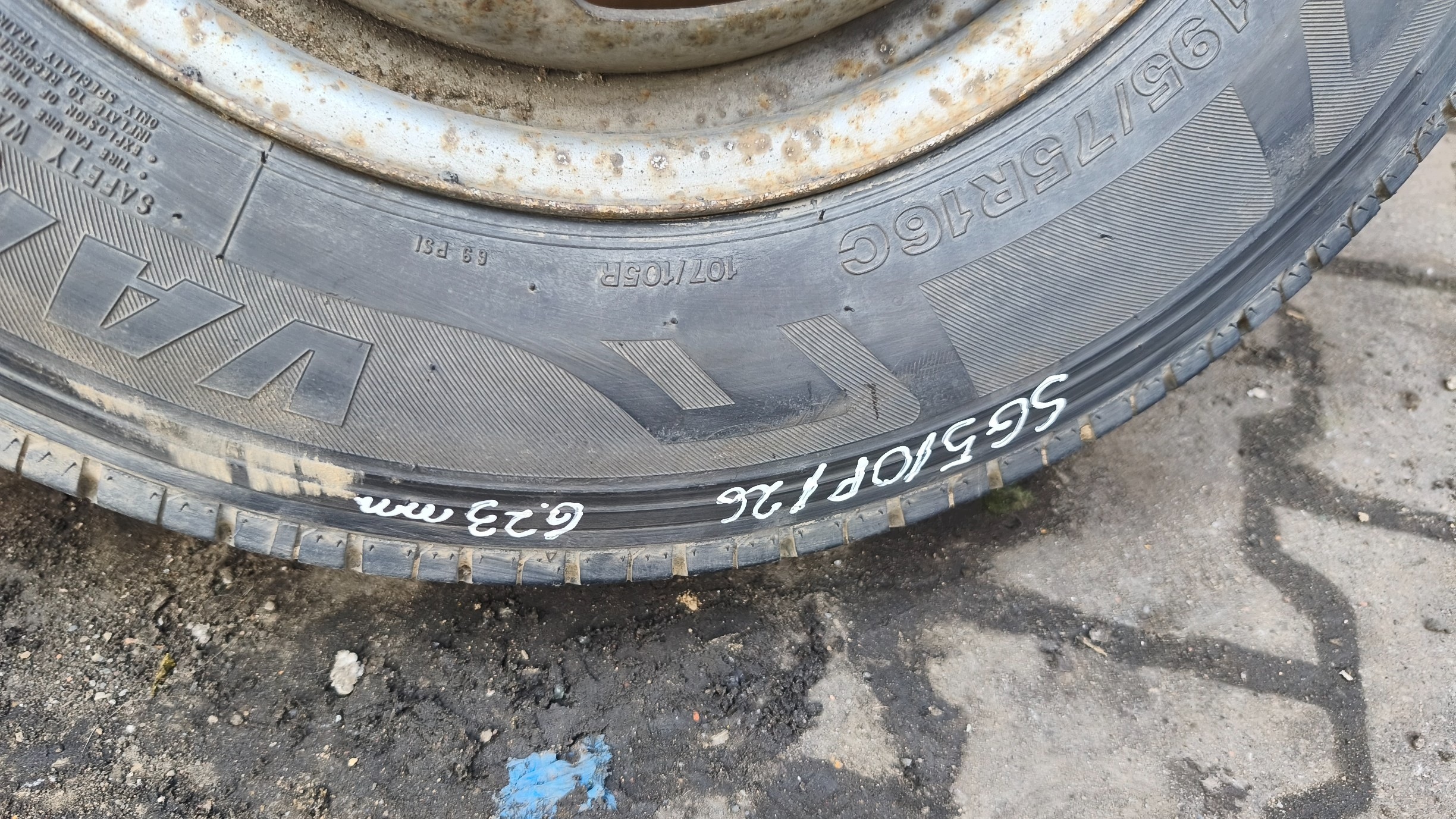 tyres discs 2x NISSAN CABSTAR FIRESTONE VANHAWK 2 195/75 R16