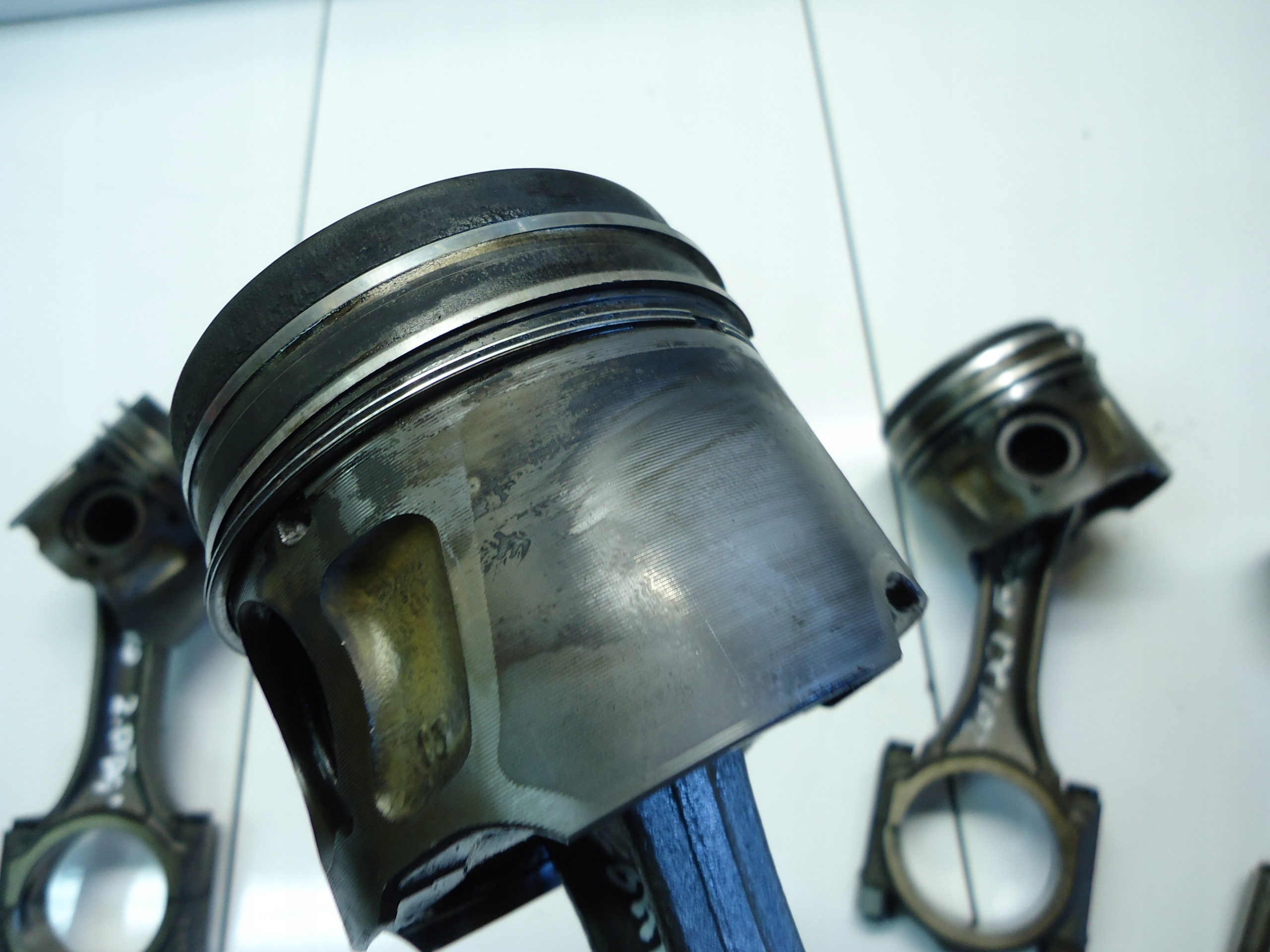 FORD GALAXY S-MAX LIFT 2.0TDCI 140KM 2014 piston with connecting rod