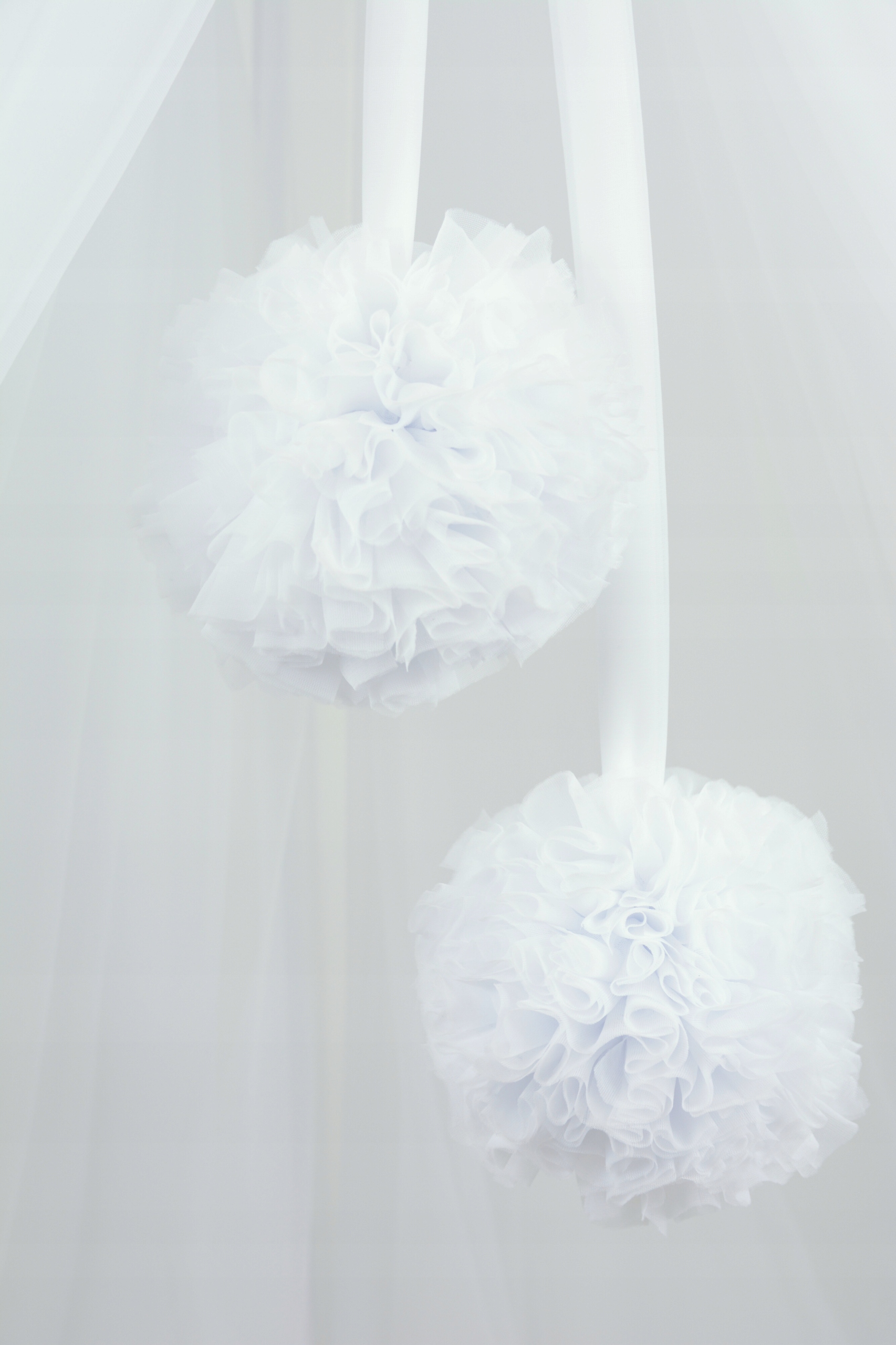 BALDACHIM Z TIULU PREMIUM DO ŁÓŻECZKA DWA POMPONY SZYFON PRODUKT POLSKI Marka Ankras