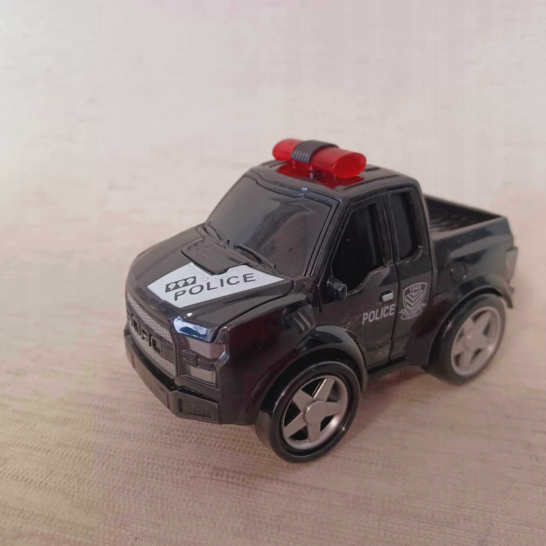 Zestaw aut Karetka Straż Policja Samolot szt 4 Kolor dominujący wielokolorowy