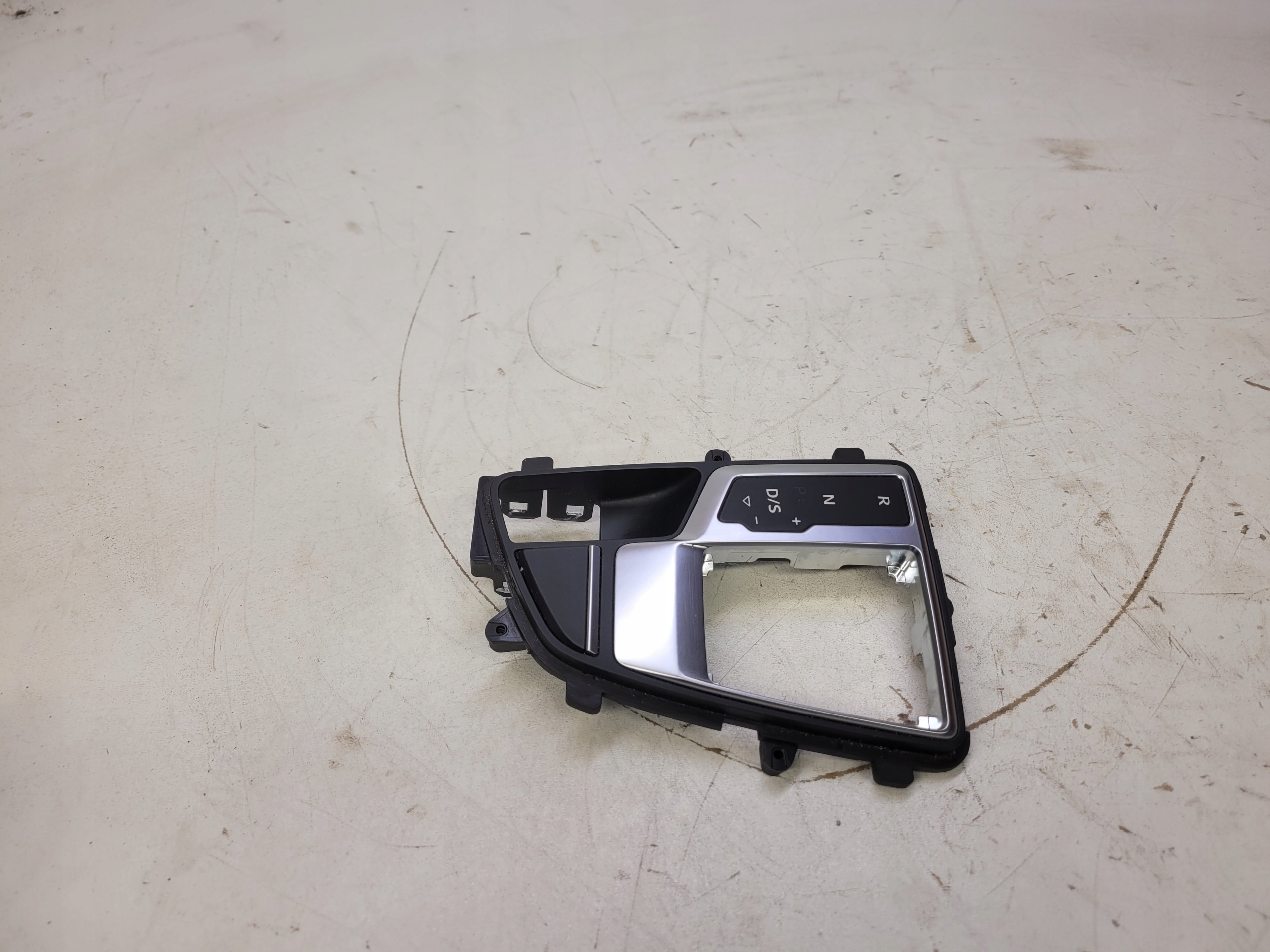 frame changes of the gear AUDI A4 B9 A5 8W1713111C