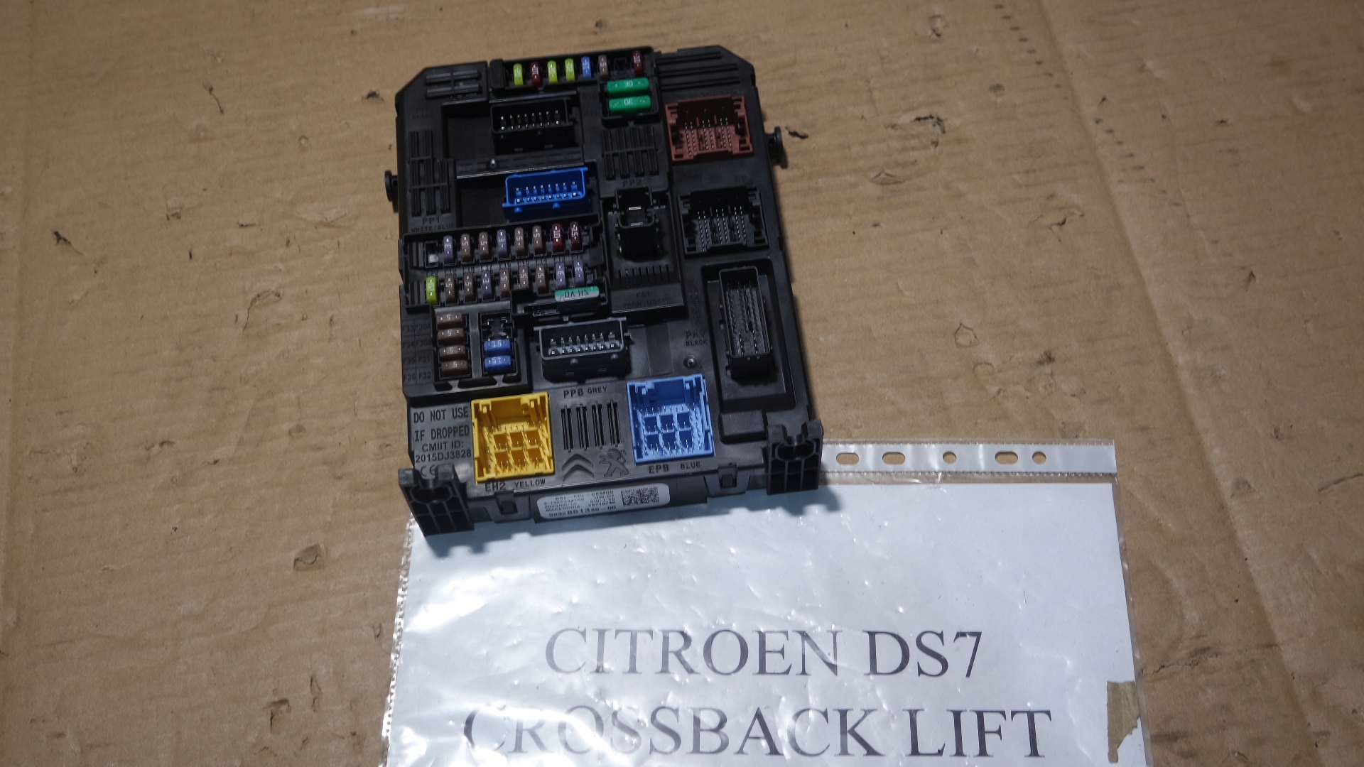 MODUŁ BEZPIECZNIKÓW BSI DS7 CROSSBACK LIFT 2023R. 9832881380