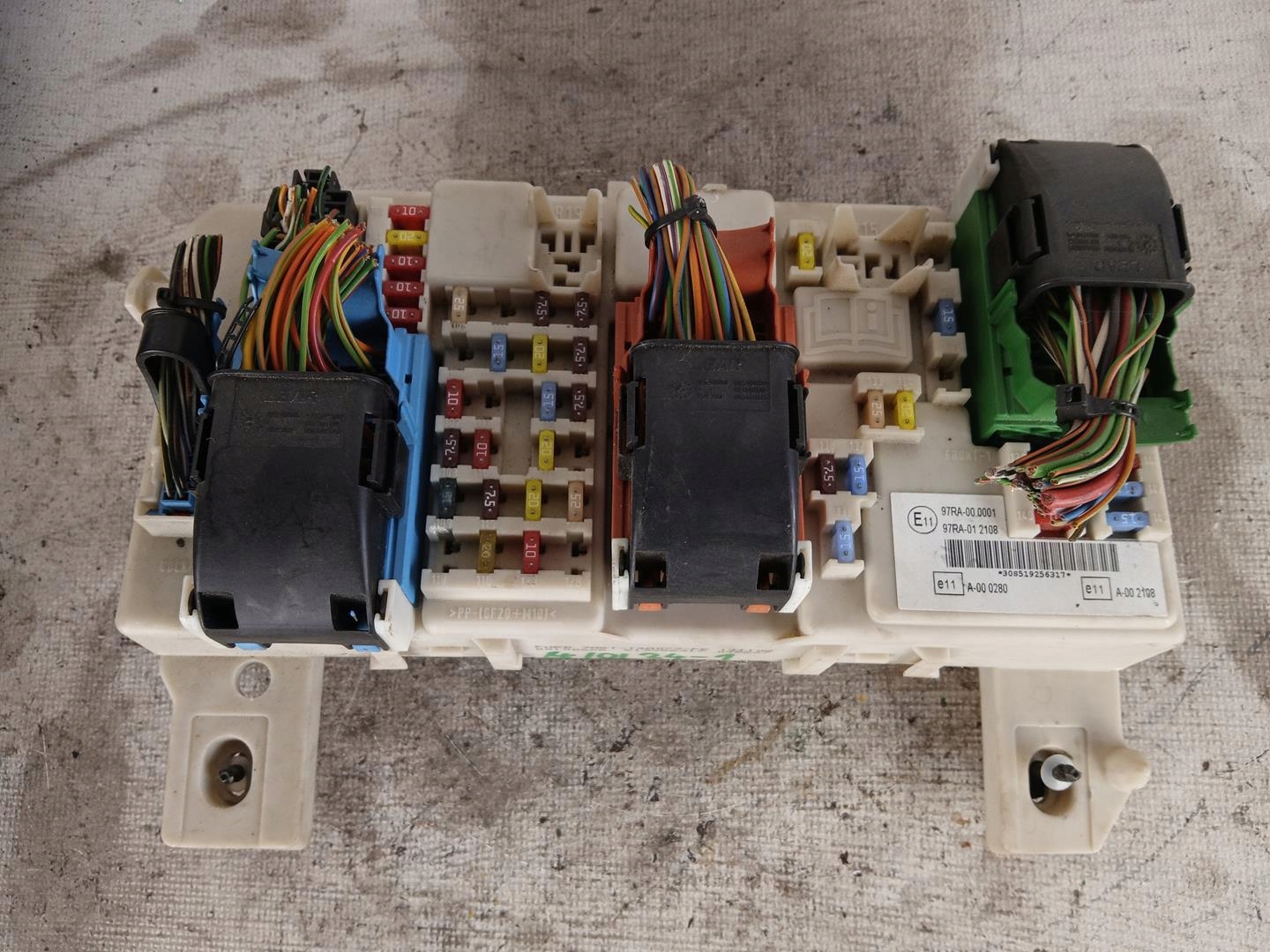 FORD FOCUS MK2 SKRZYNKA BEZPIECZNIKÓW MODUŁ BSI 7M5T014A073-FE