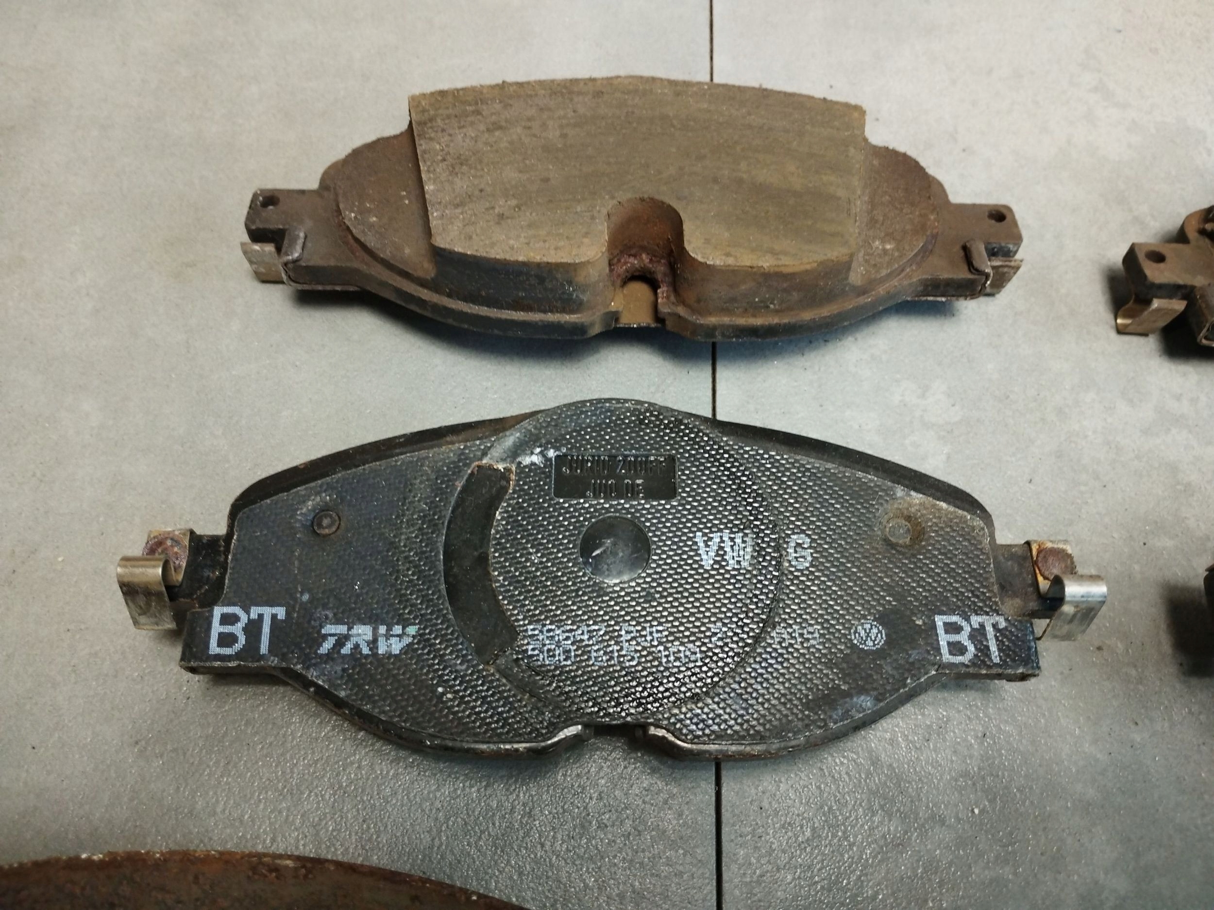 Audi Q3 F3 83A kotuče brzdové plotýnky předek 5Q0615301F