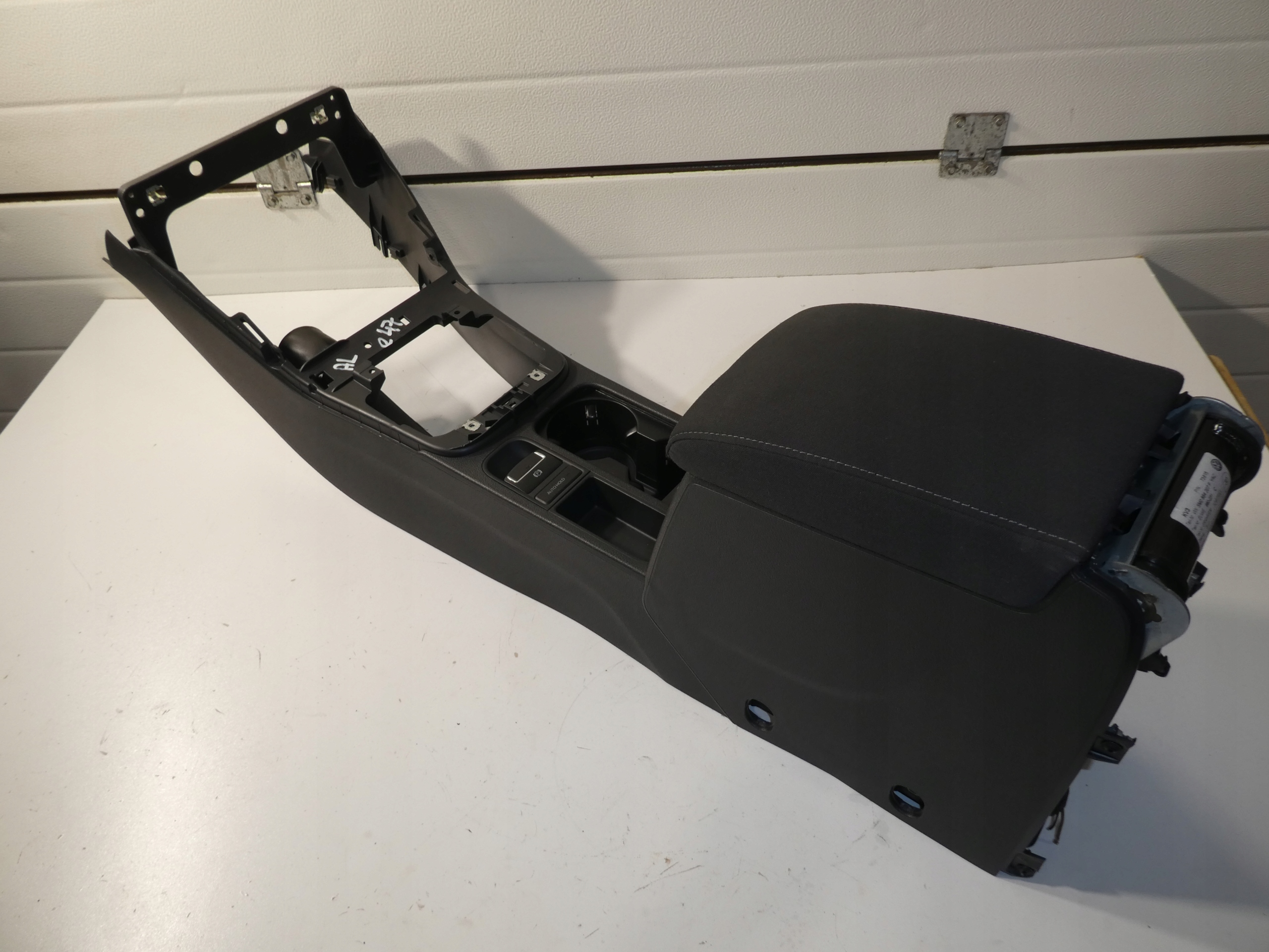 TUNEL armrest VW TIGUAN plus 5N0864251B