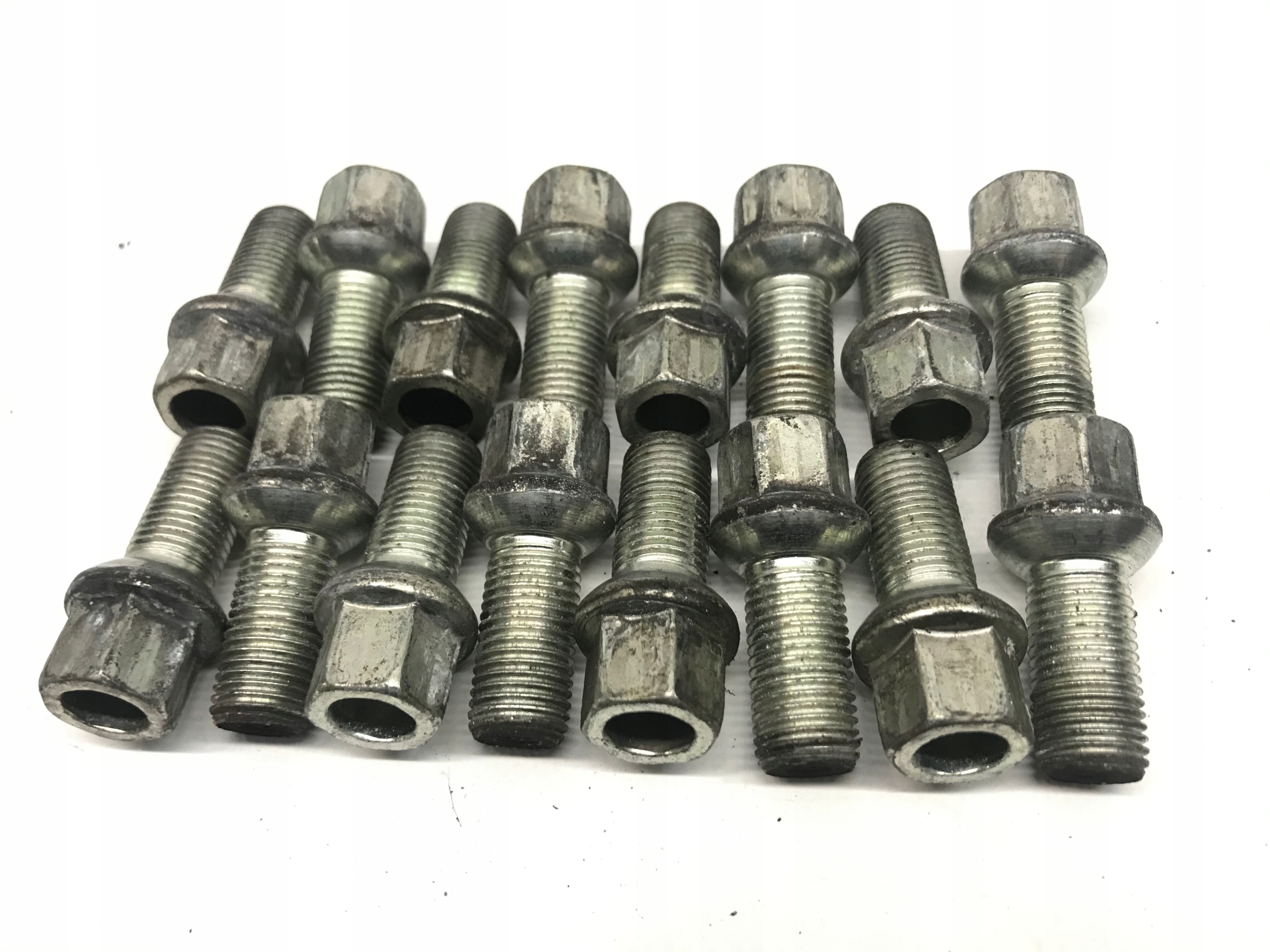 AUDI A4 B9 ŚRUBA SZPILKA FELGI ALUMINIOWEJ