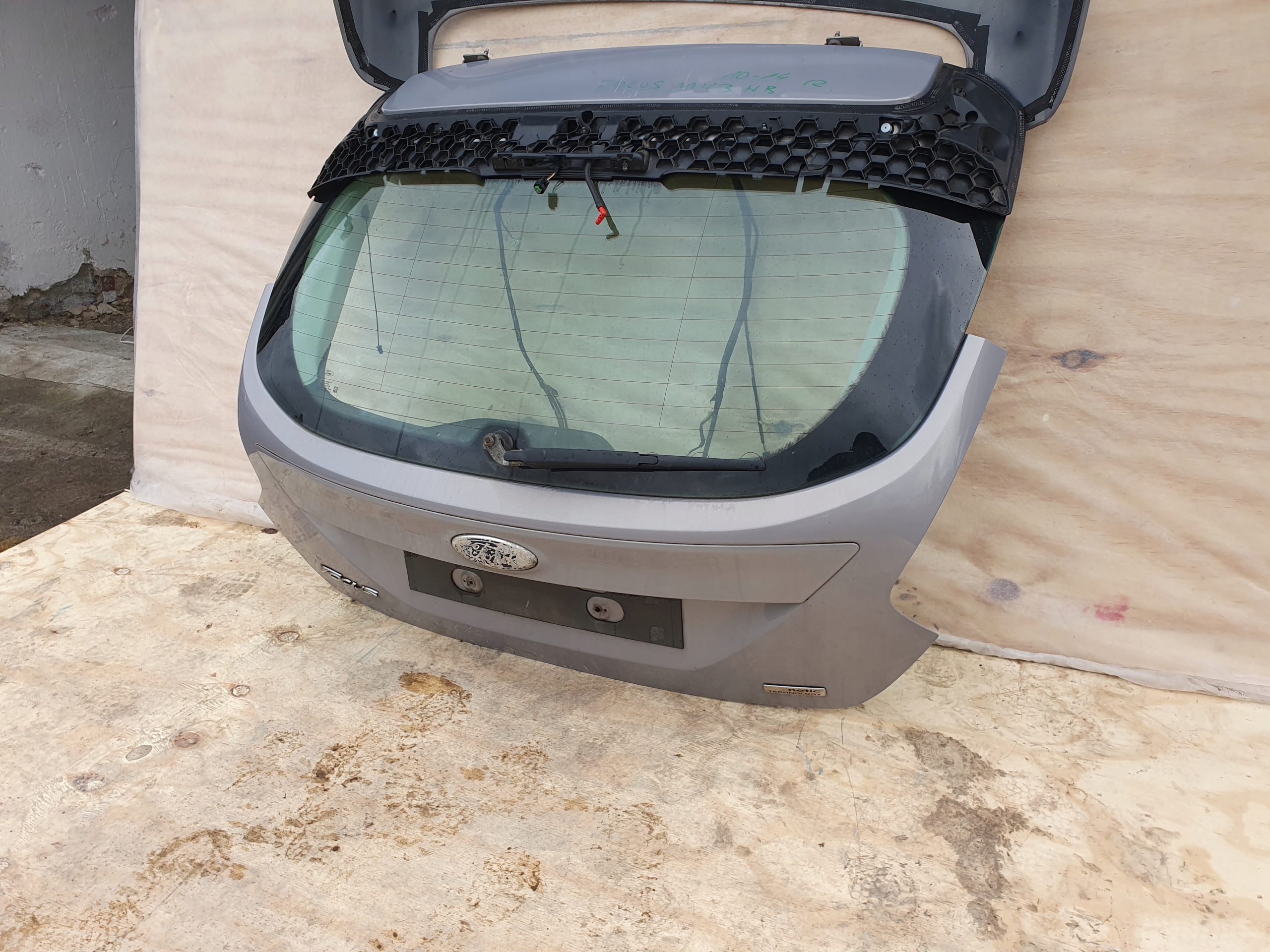 Ford Focus MK3 III 10-14 HB trunk door boot