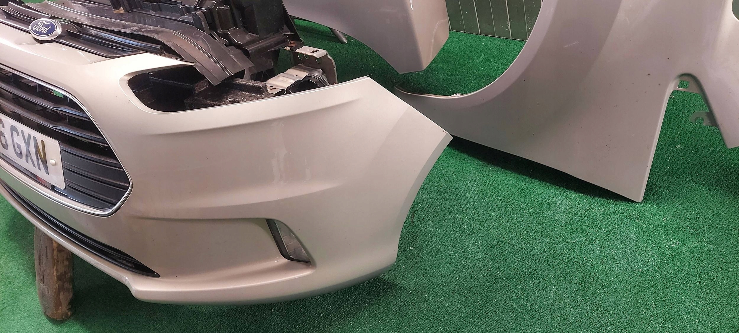 bumper front FORD B-MAX complete LAK: NC