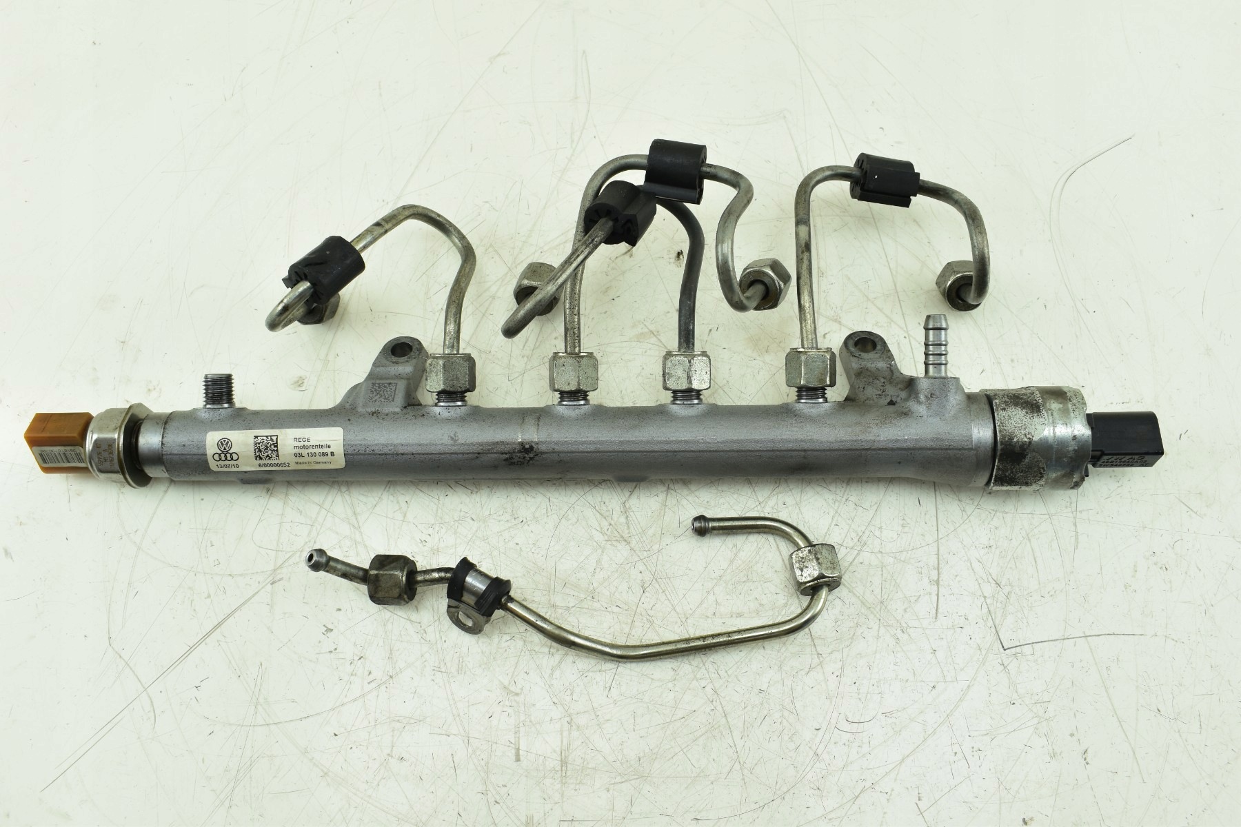 injection ramp sensor VW PASSAT B7 GOLF VI AUDI A3 8P 1.6 TDI 03L130089B