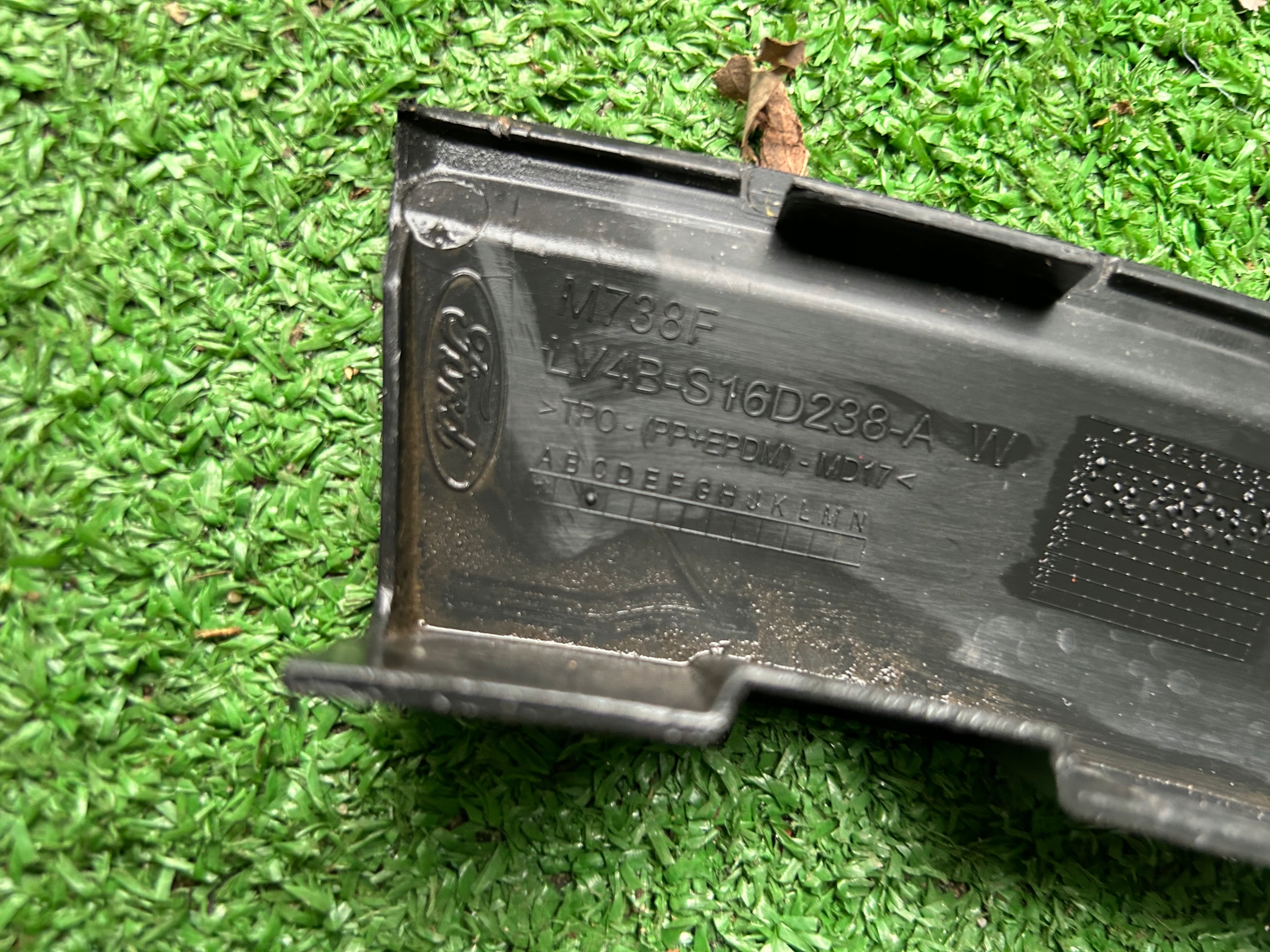 Ford Kuga MK3 moulding for fender right front LV4B-S16D238