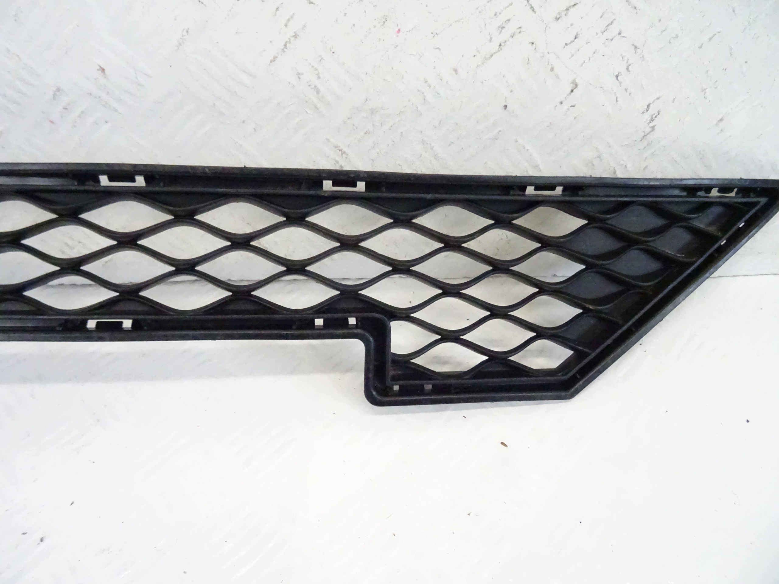 grid of a bumper front central MG MG3 LIFT P10272644