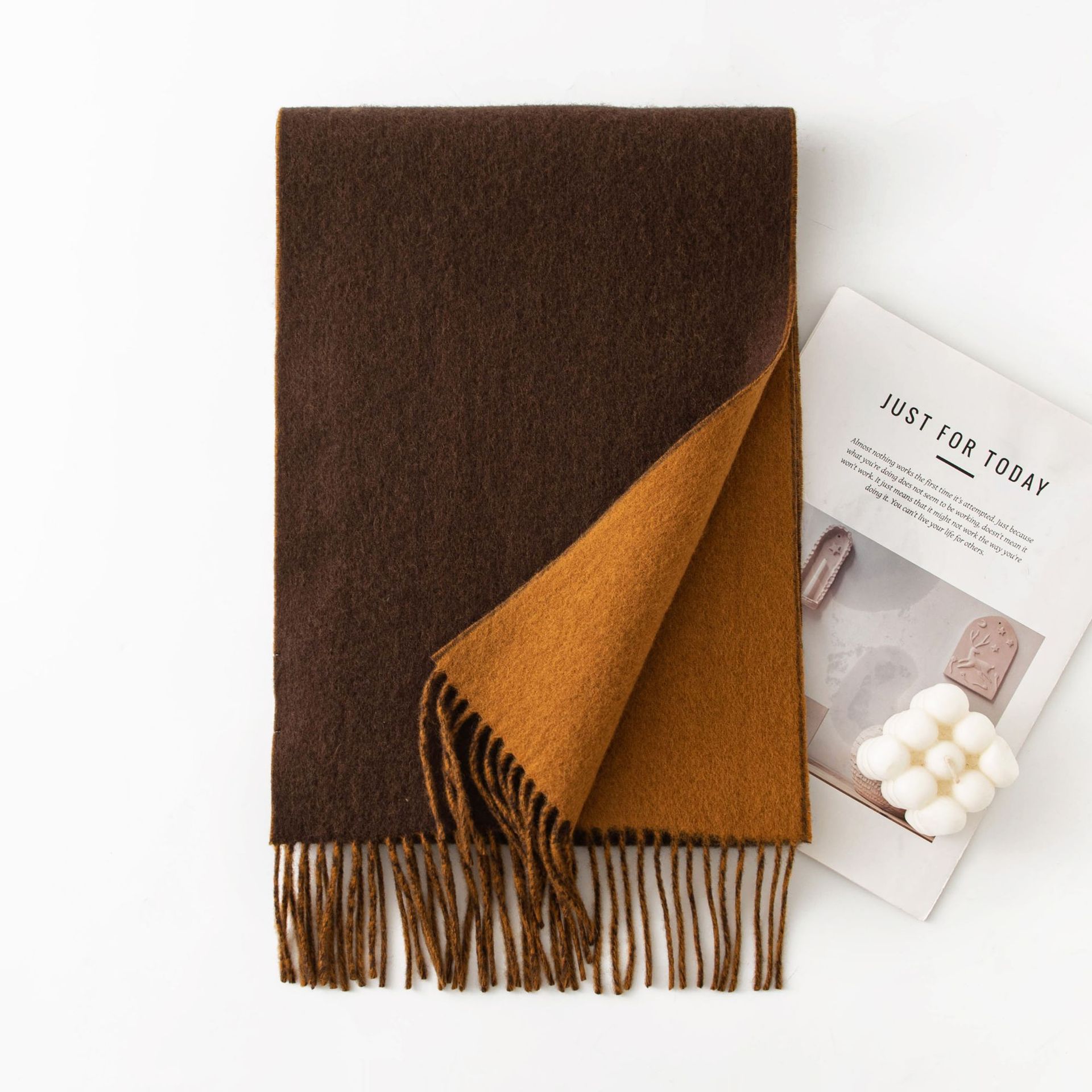 Elegantní a oboustranný šátek ze 100% vlny