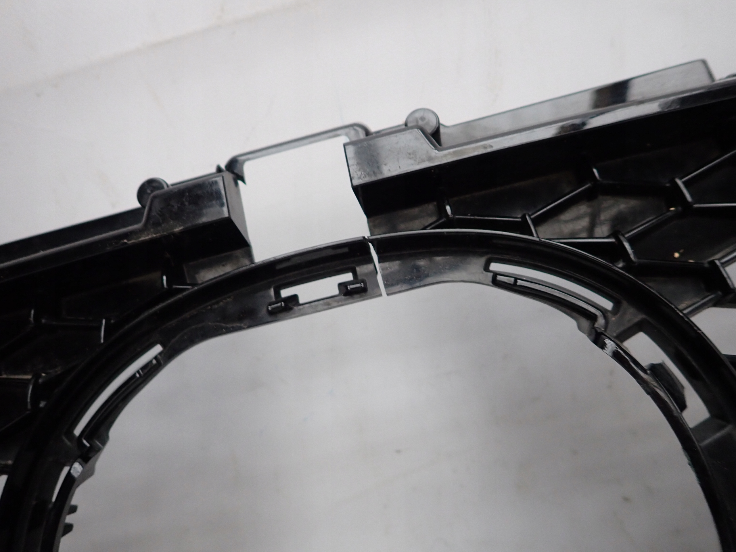 MAZDA 3 IV 19-> grill grille radiator