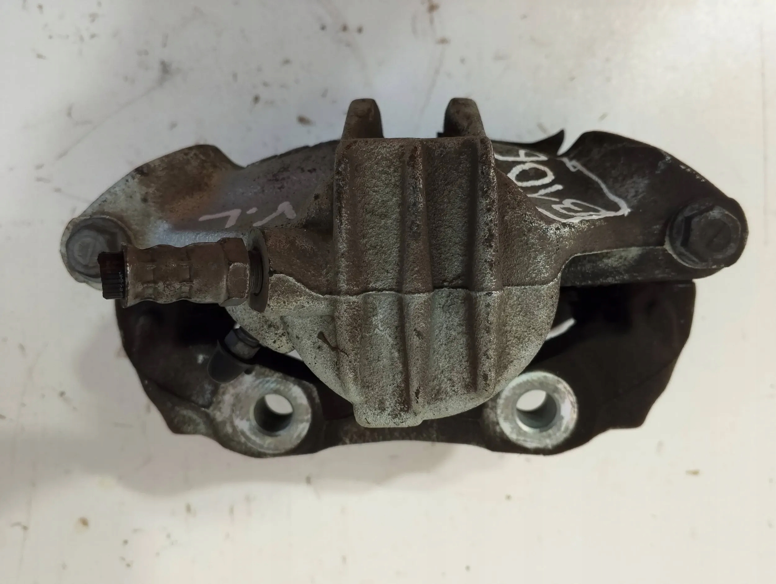 Citroen C3 III caliper front left (B106)