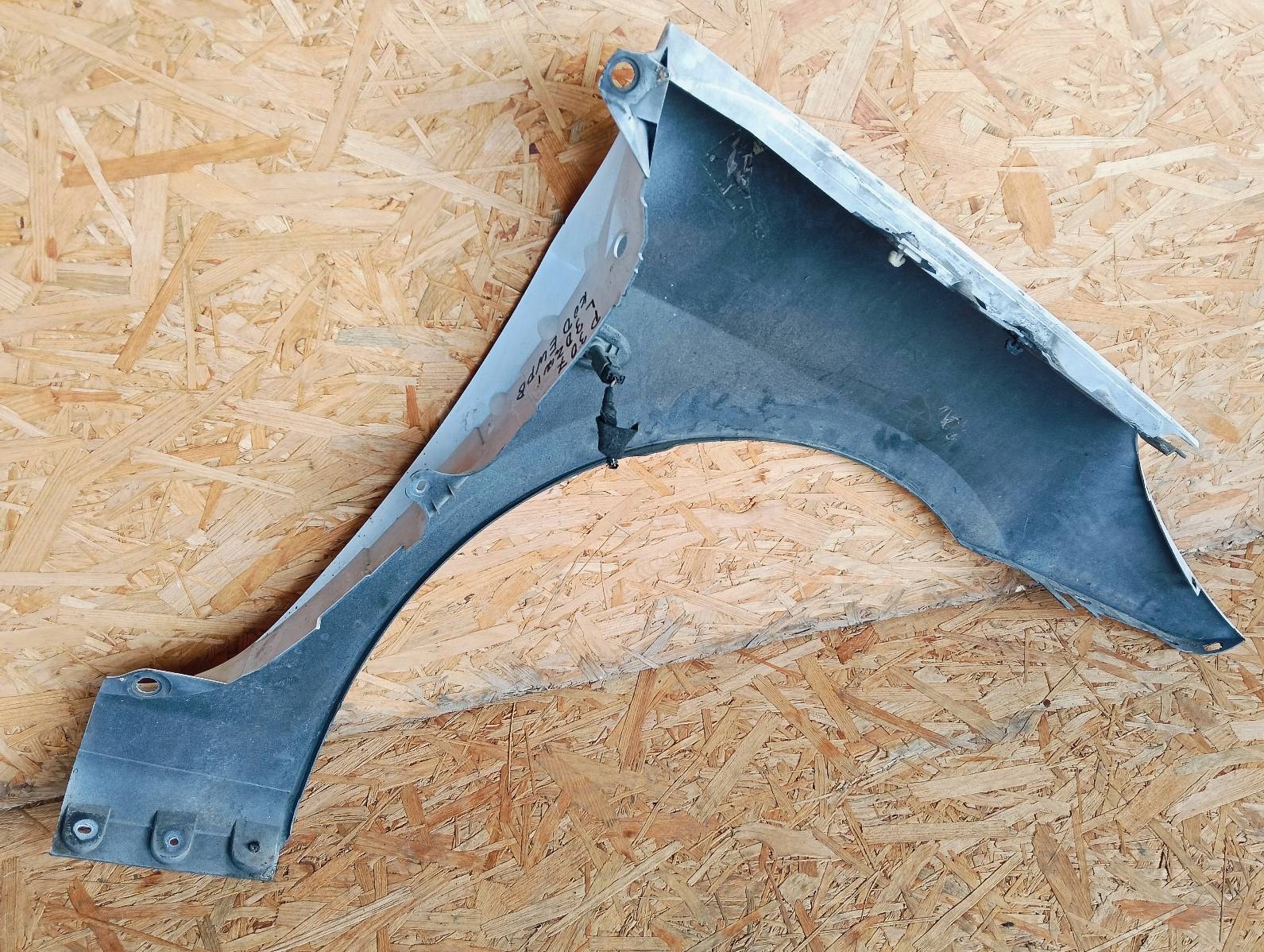 fender left front BIALY Peugeot 307 Lak EWPB