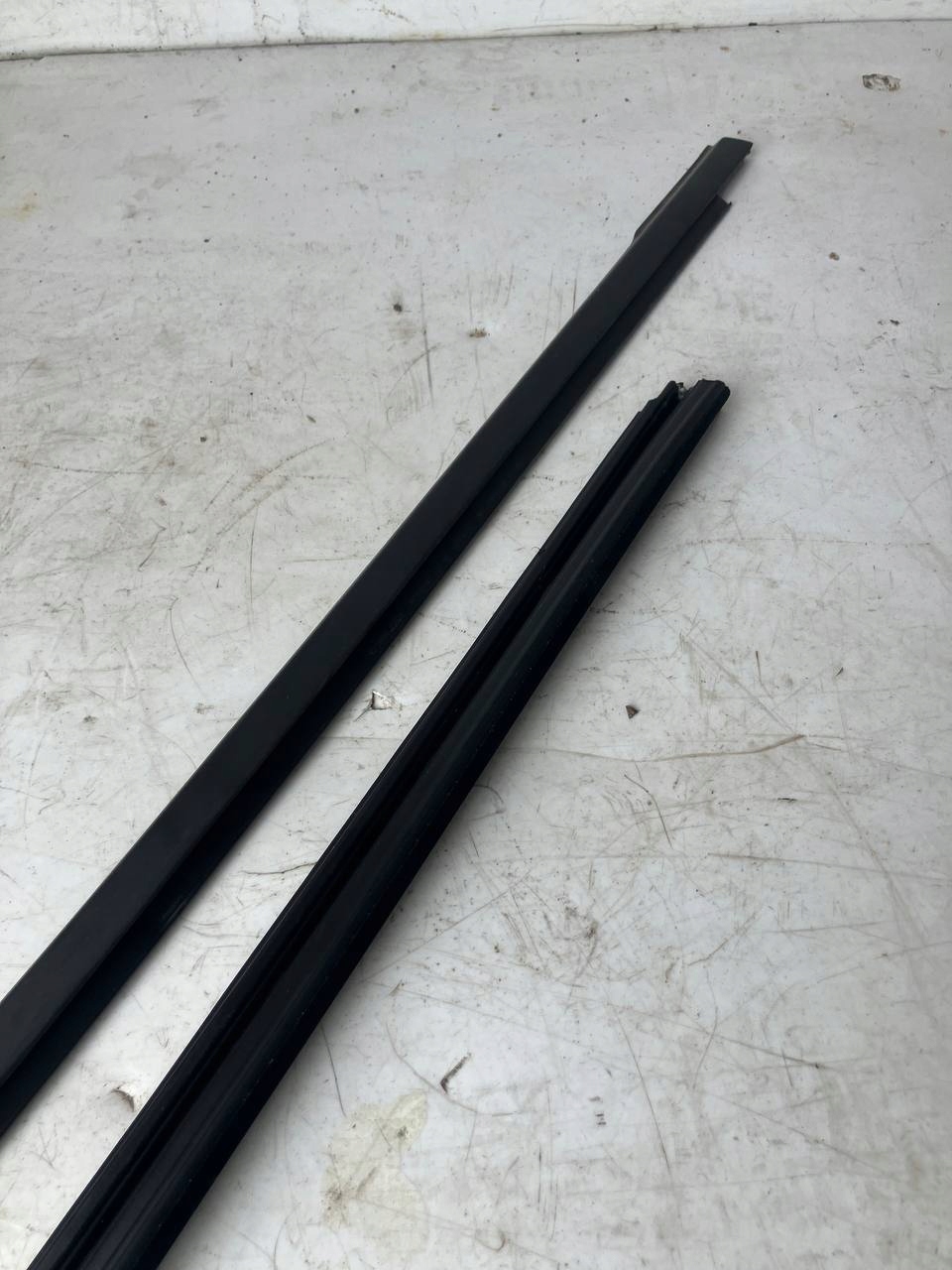 moulding dust door right rear part RENAULT ARKANA KOMPLET
