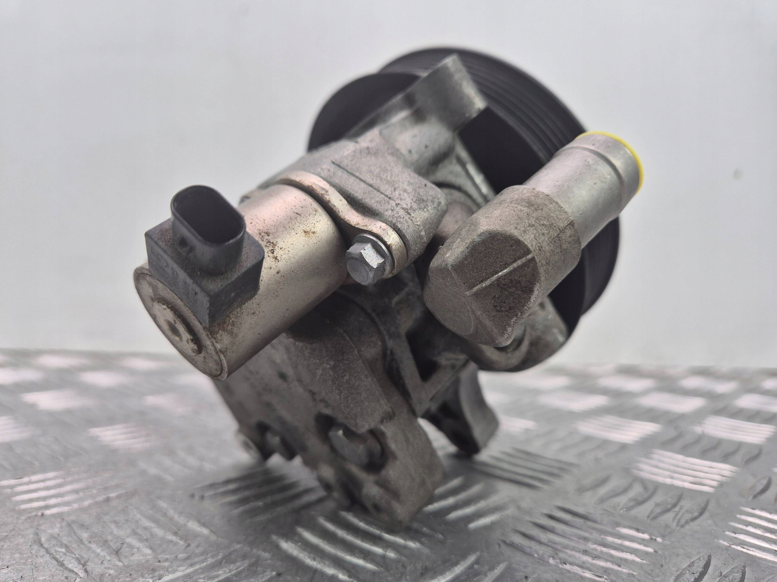 Mercedes C250 CGI W204 servo pump A0064666801