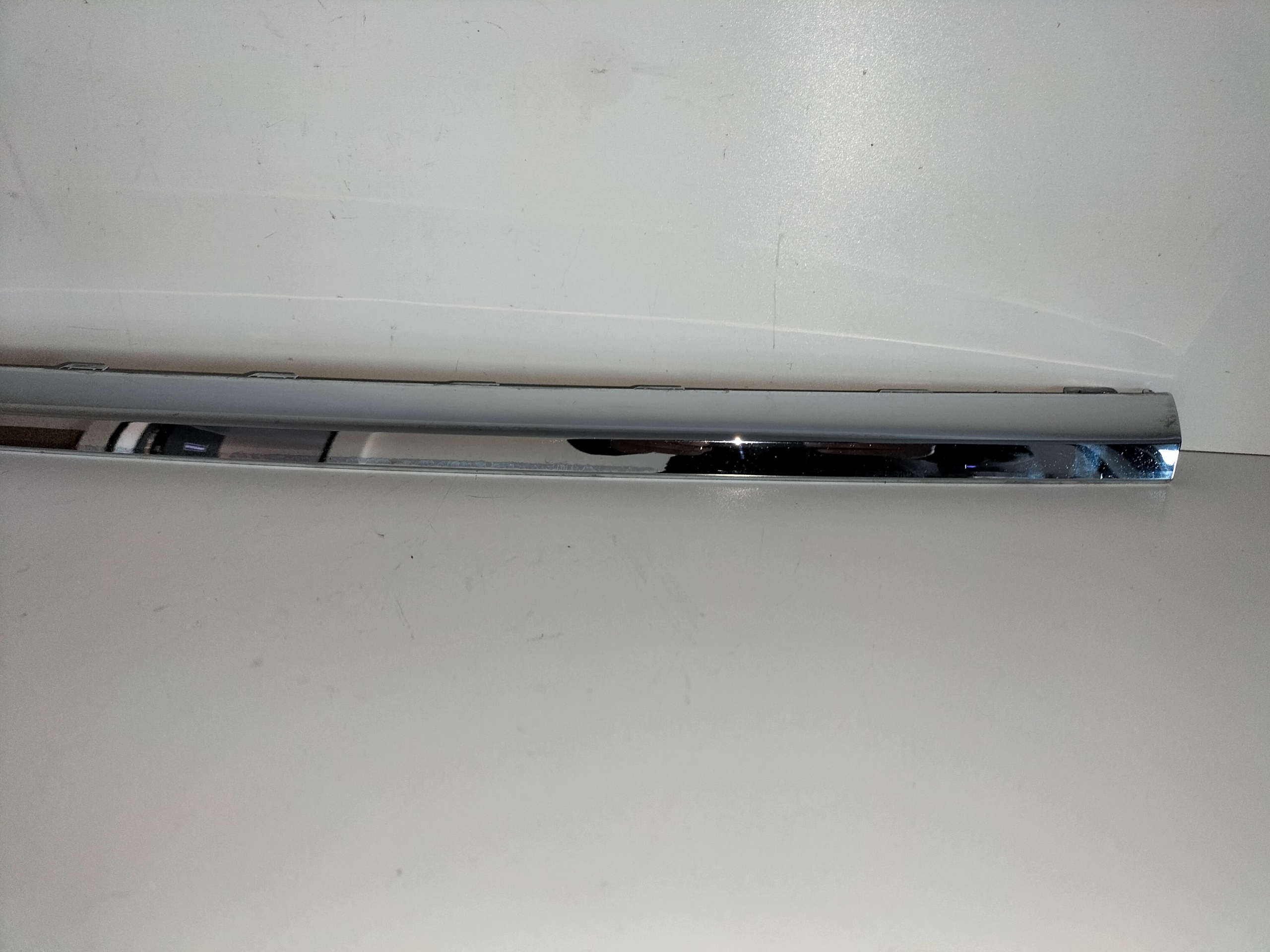 moulding cap chrom of a bumper front central VW T-ROC 17