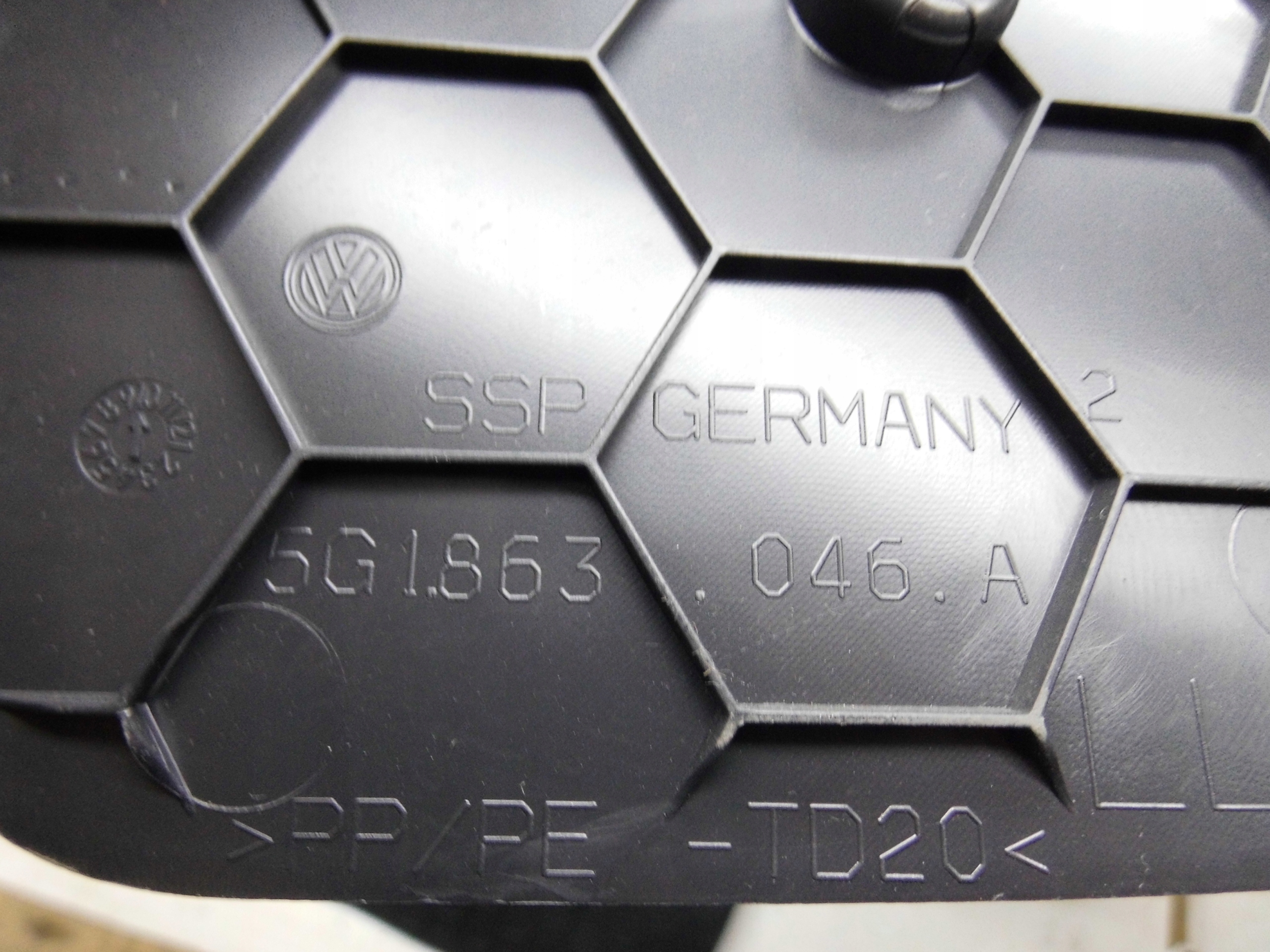 подлокотник тунель решетки потока воздуха vw GOLF VII 2013-2020r. европа оригинал