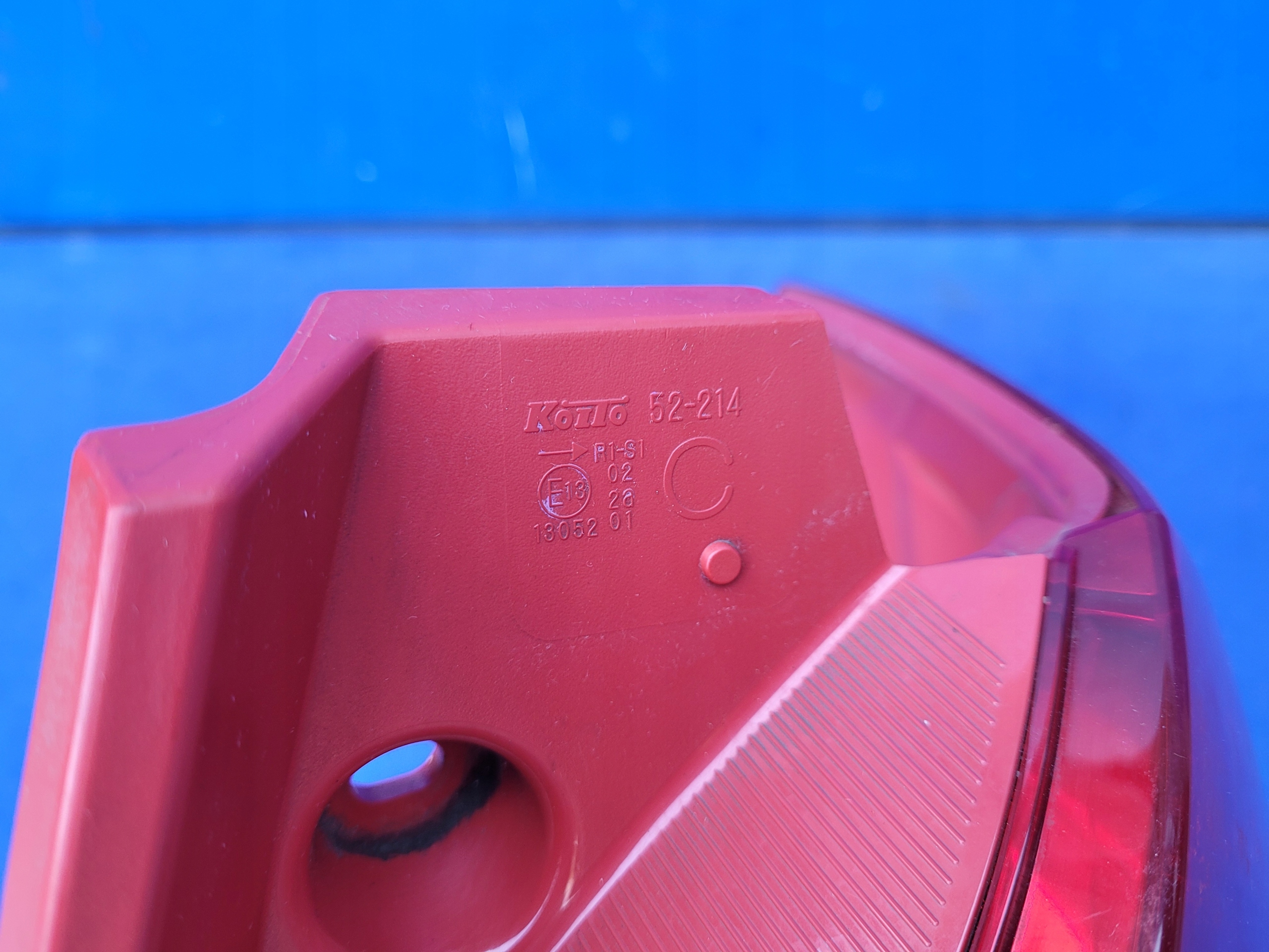 SUBARU TREZIA 2011-2015 11-15 LAMPA TYLNA PRAWA Rodzaj lampy dedykowana