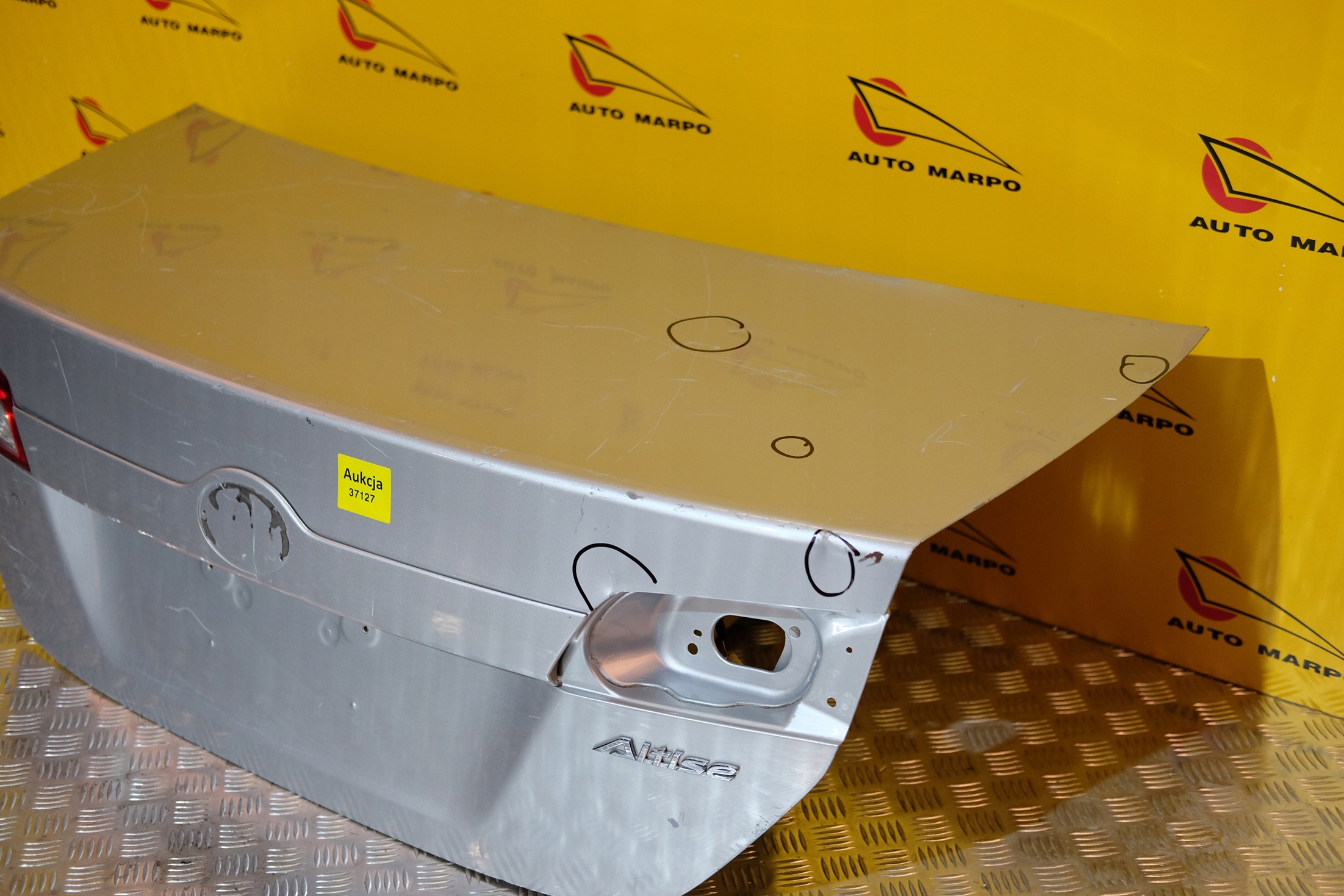 TOYOTA CAMRY 2011-2015 KLAPA TYŁ POKRYWA BAGAŻNIKA Typ samochodu Samochody osobowe