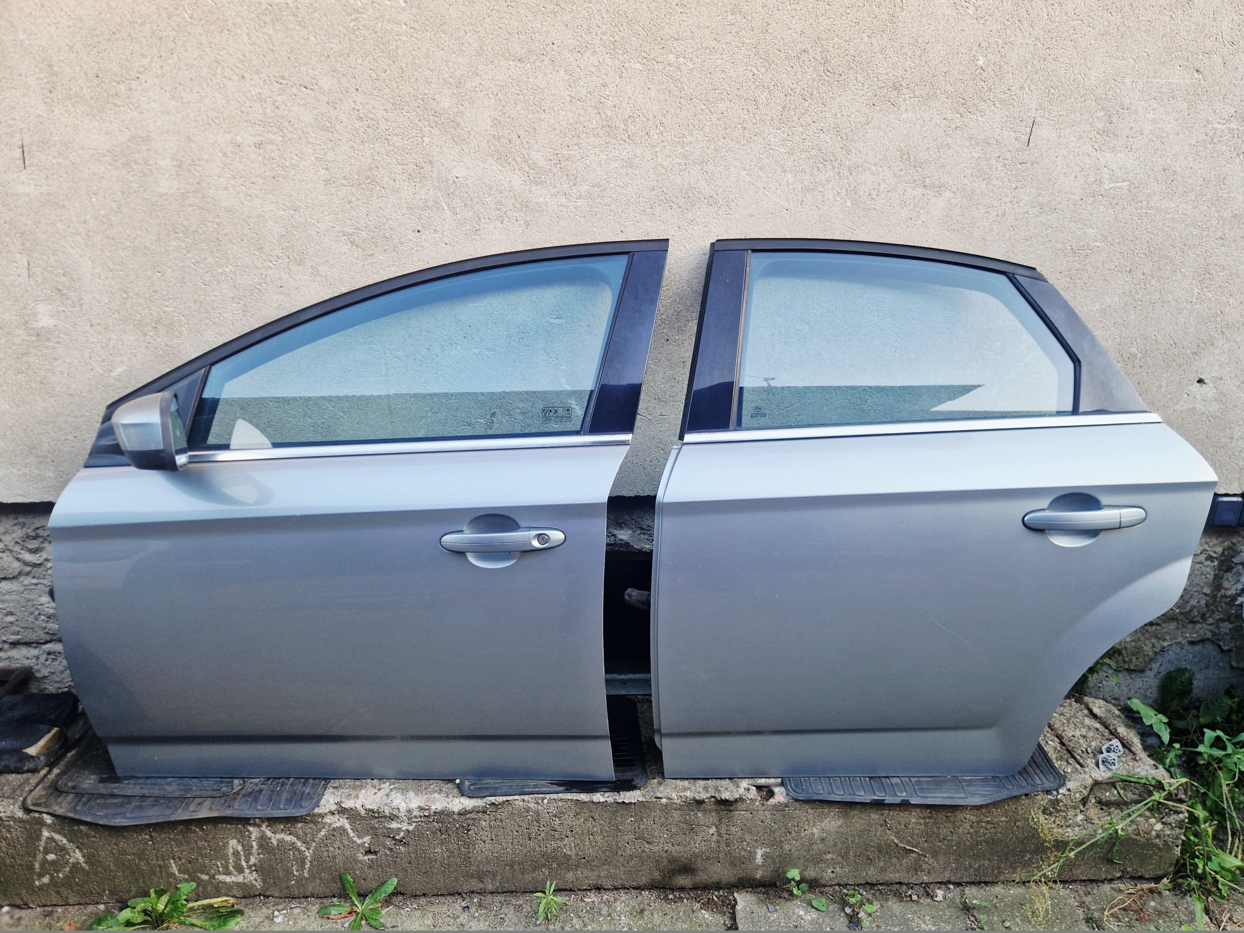 FORD MONDEO MK4 door left front front colour H8 complete