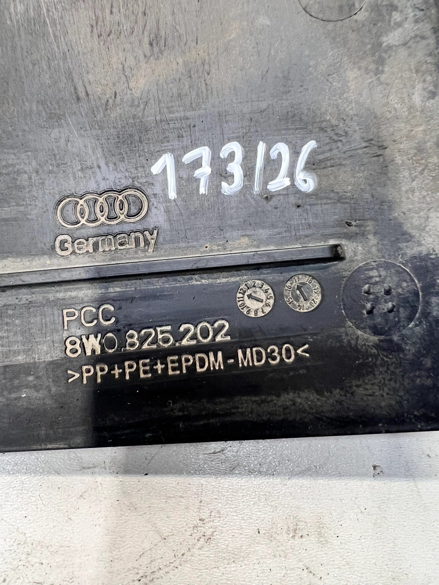 cover chassis right front small AUDI A4 B9 A5 8W 8W0825202 173/26